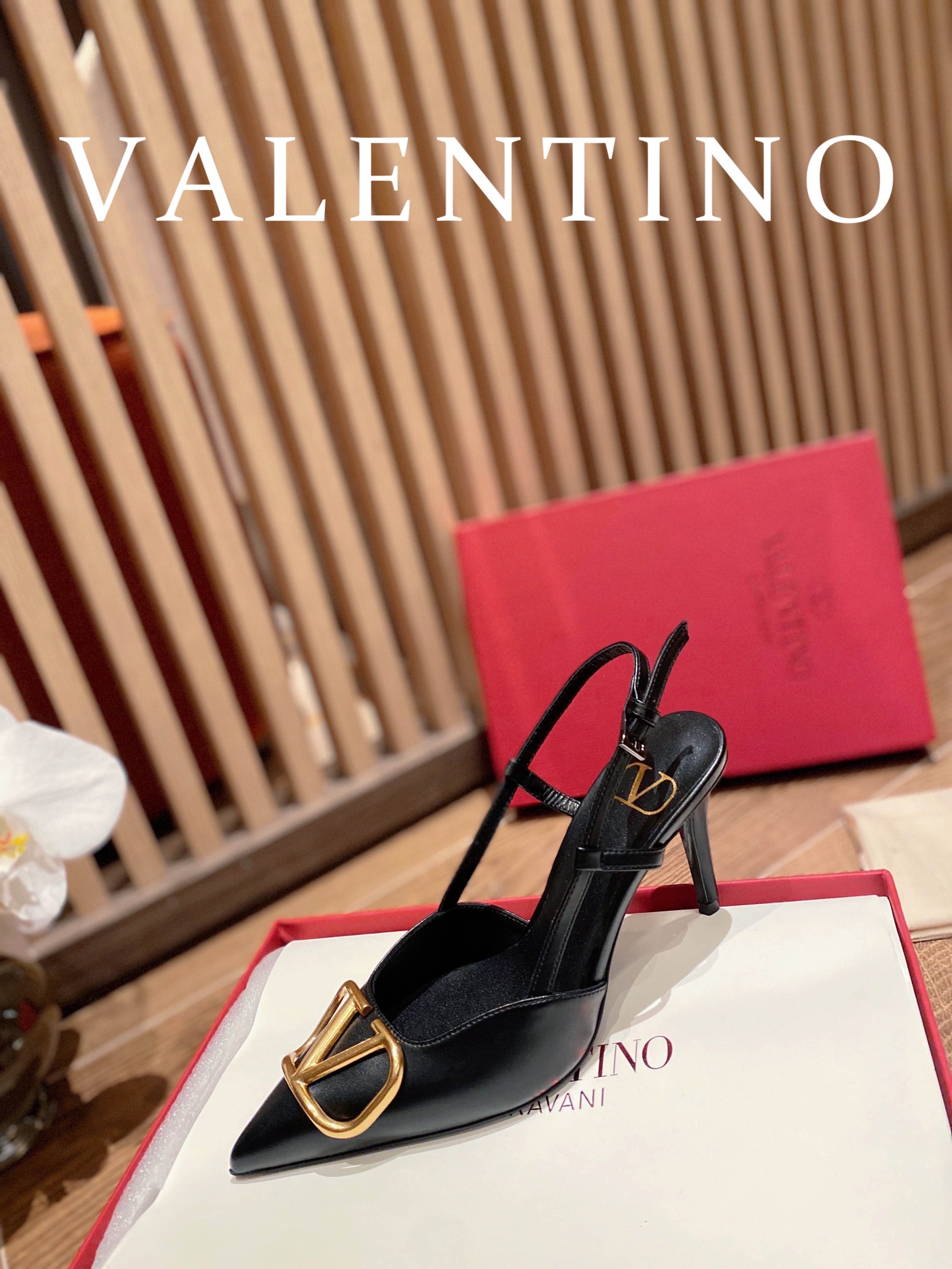 ⬆️22780-Valentino -805 gallery