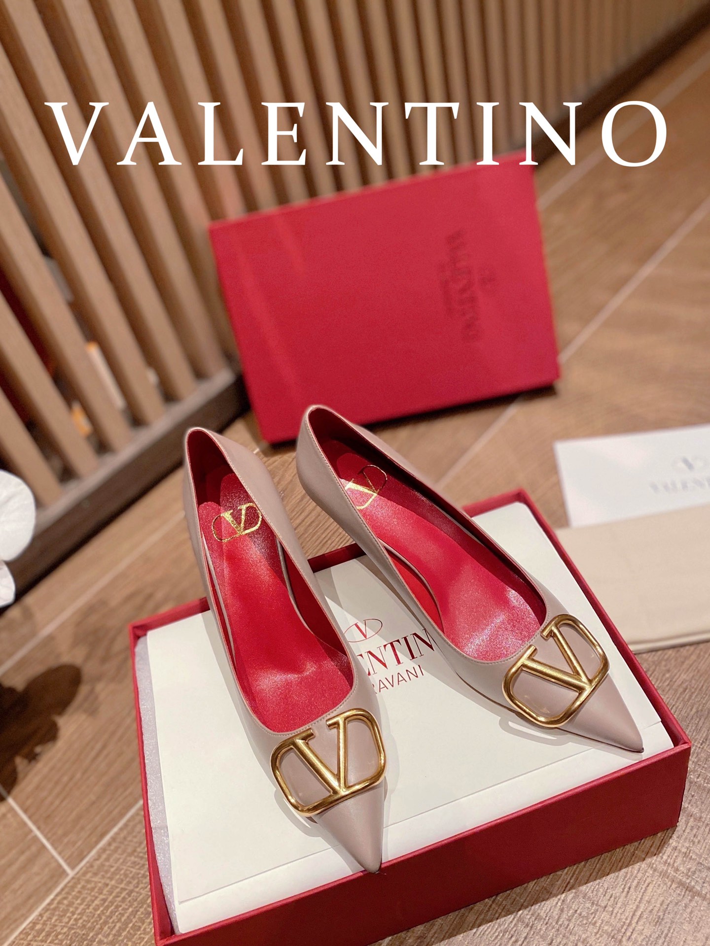 ⬆️22780-Valentino -805 gallery