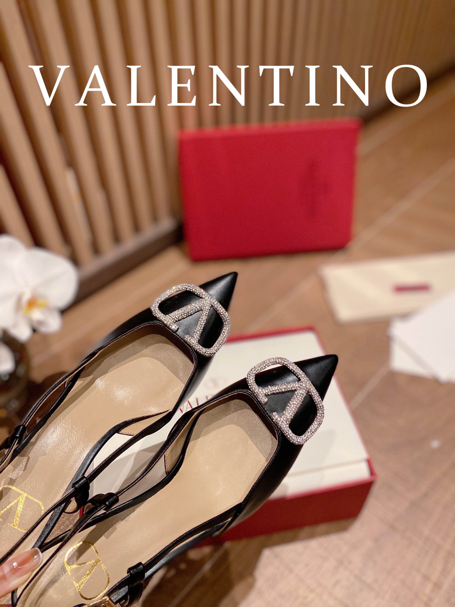 ⬆️23157-Valentino -825 gallery