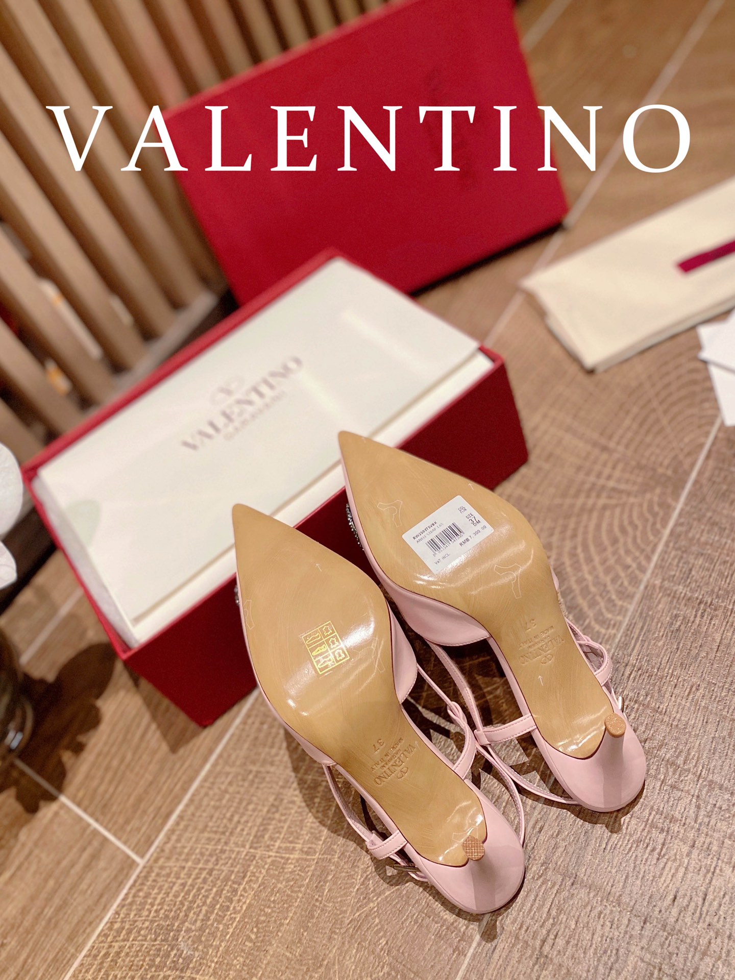 ⬆️23157-Valentino -825 gallery