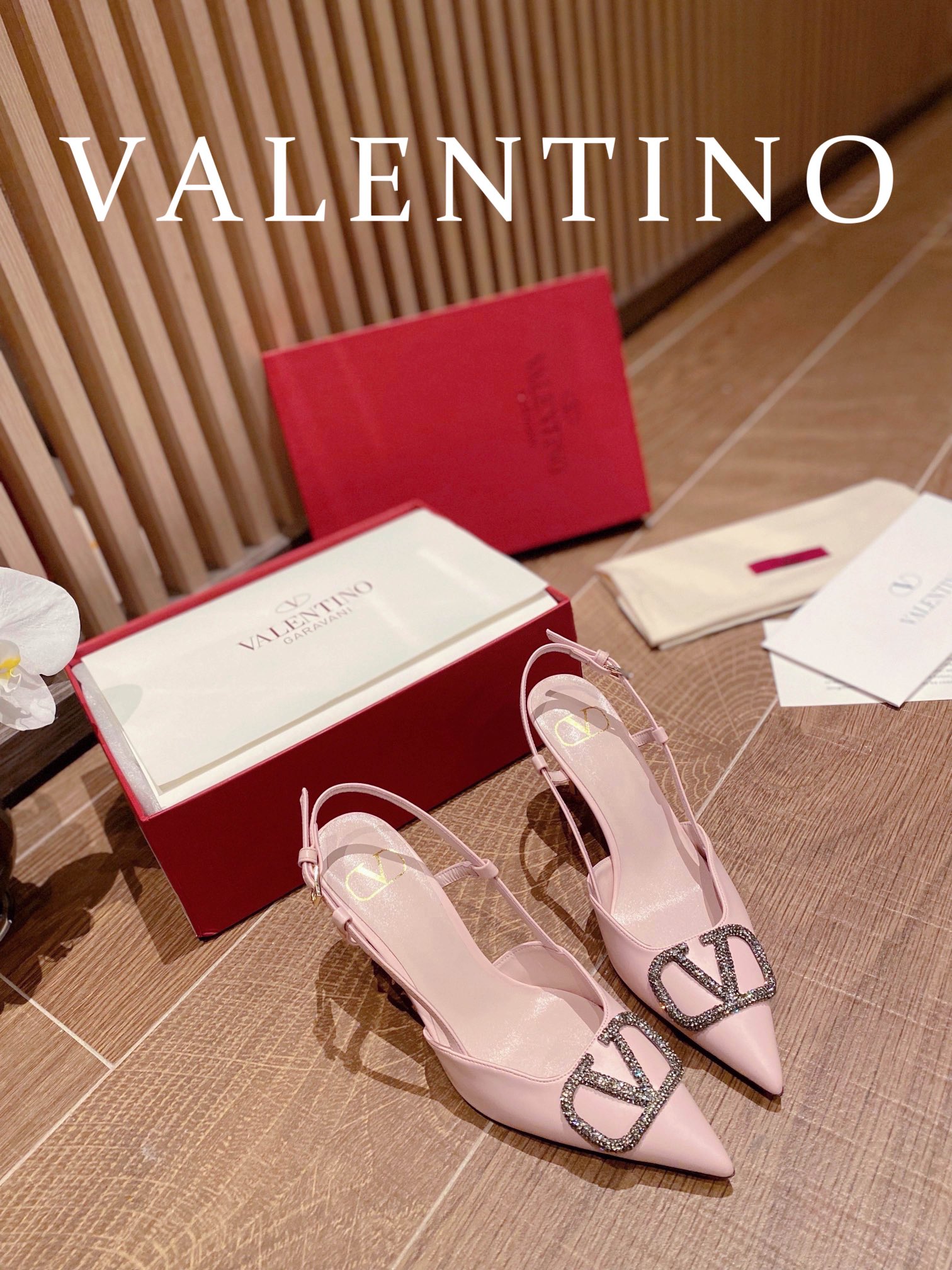 ⬆️23157-Valentino -825 gallery