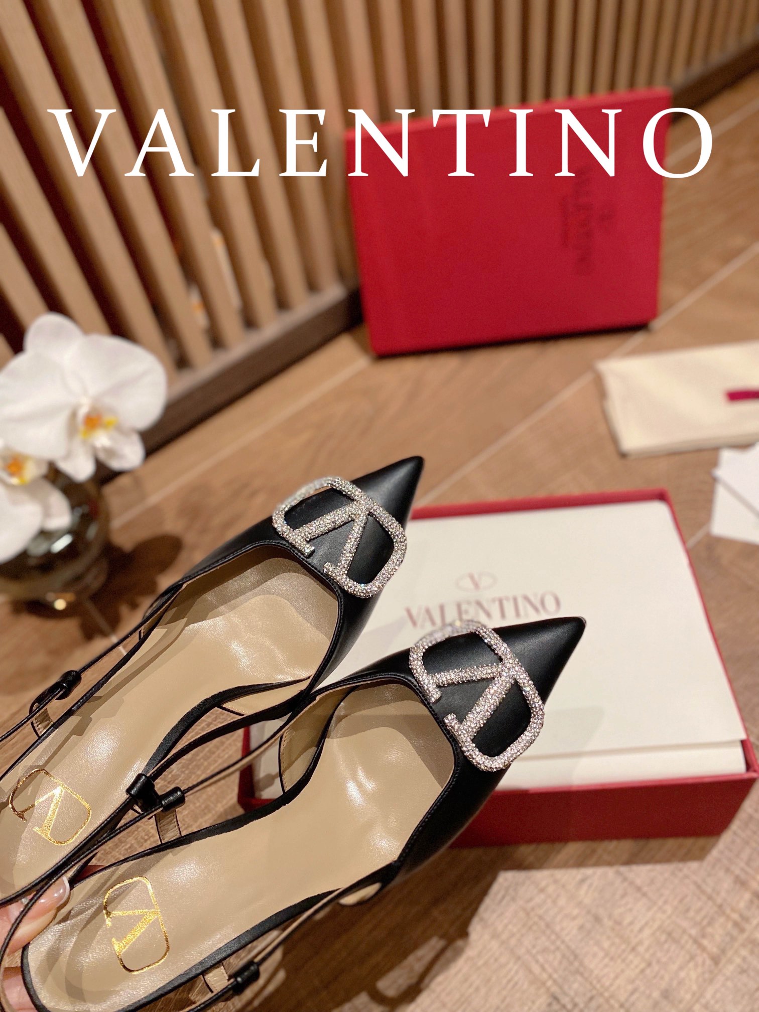 ⬆️23157-Valentino -825 gallery