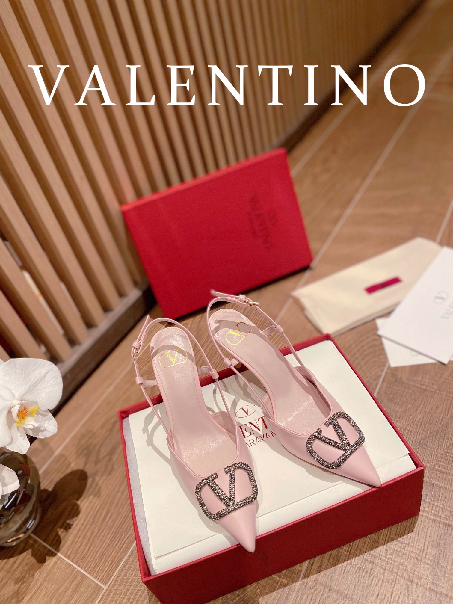 ⬆️23157-Valentino -825 gallery