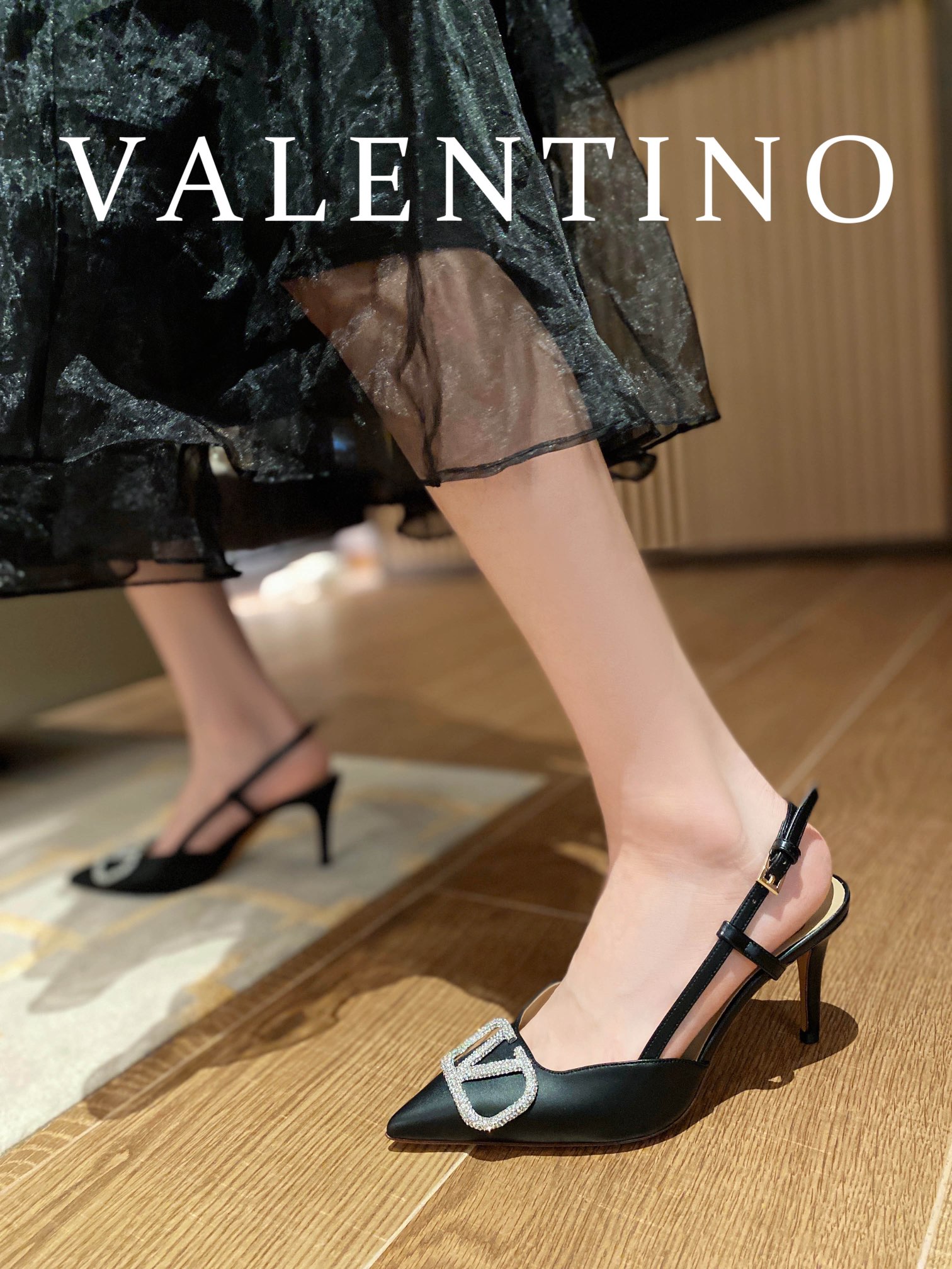 ⬆️23157-Valentino -825 gallery