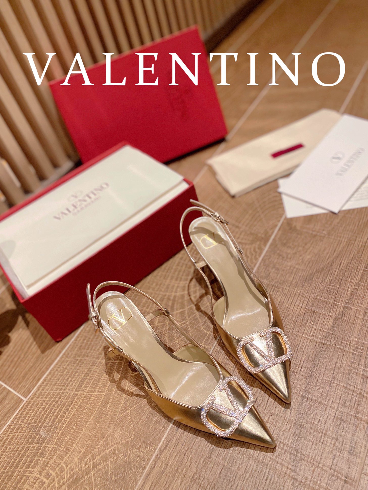 ⬆️23157-Valentino -825 gallery