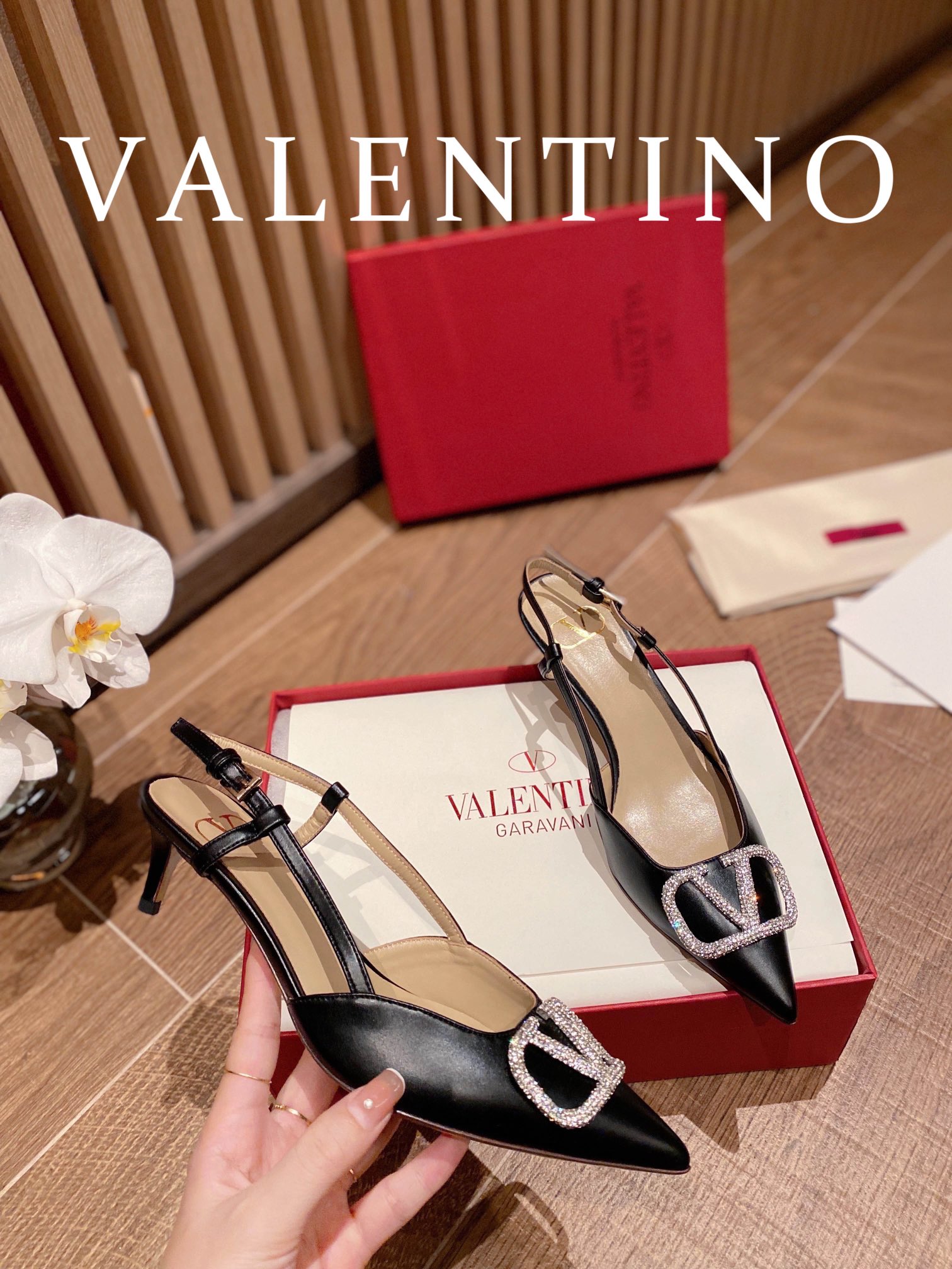 ⬆️23157-Valentino -825 gallery