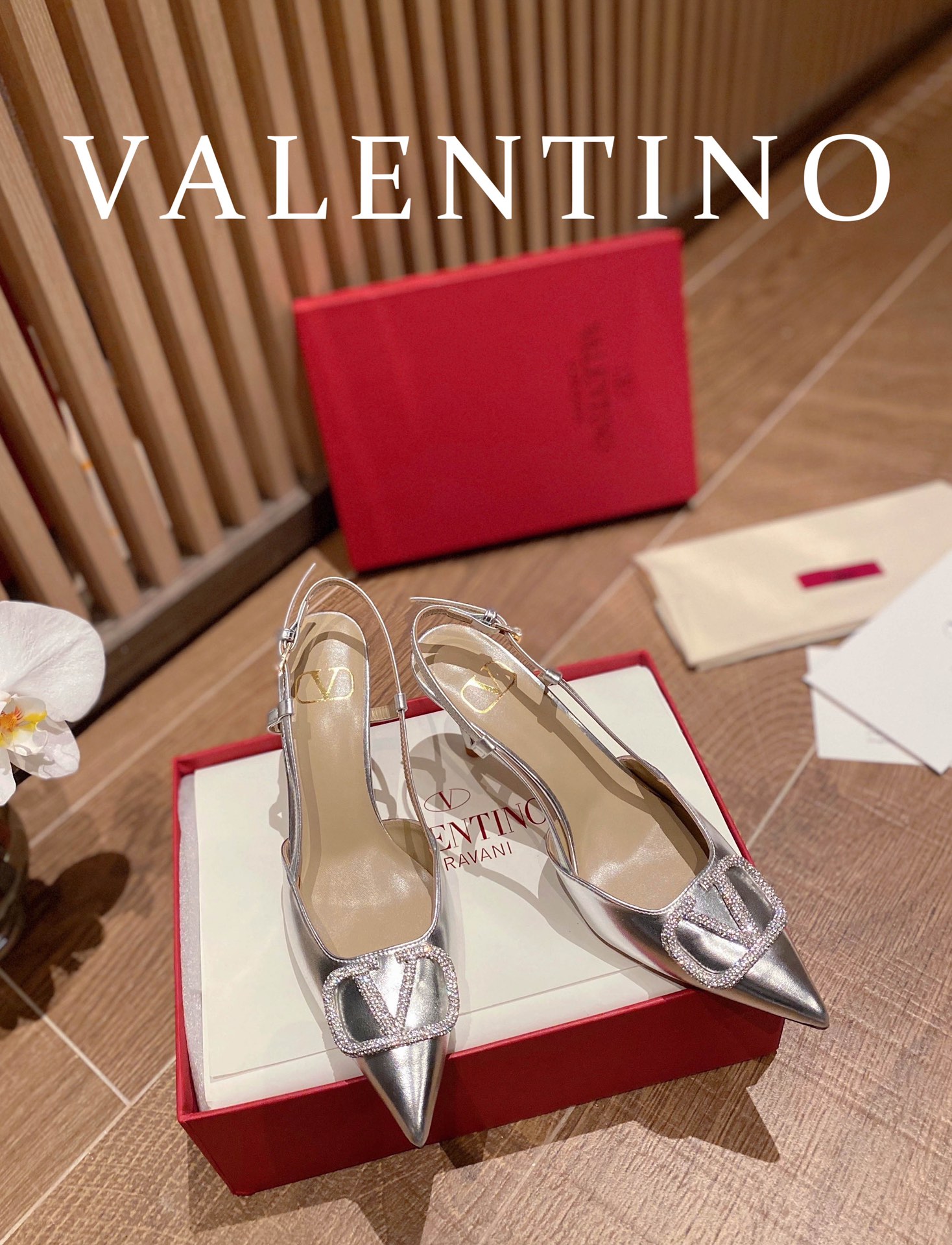 ⬆️23157-Valentino -825 gallery