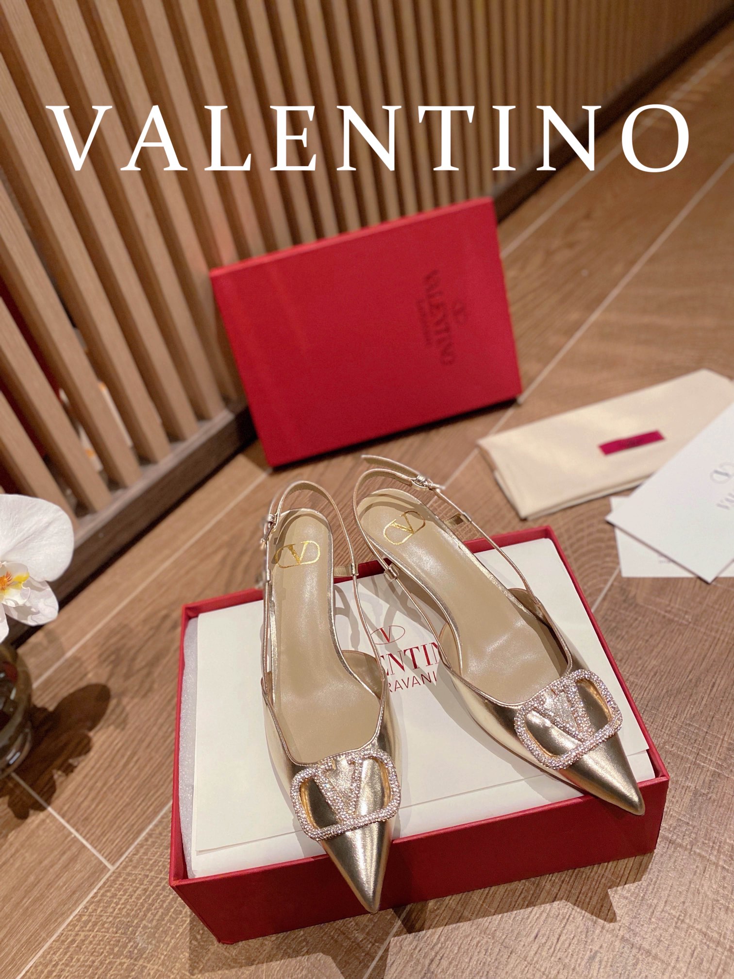 ⬆️23157-Valentino -825 gallery