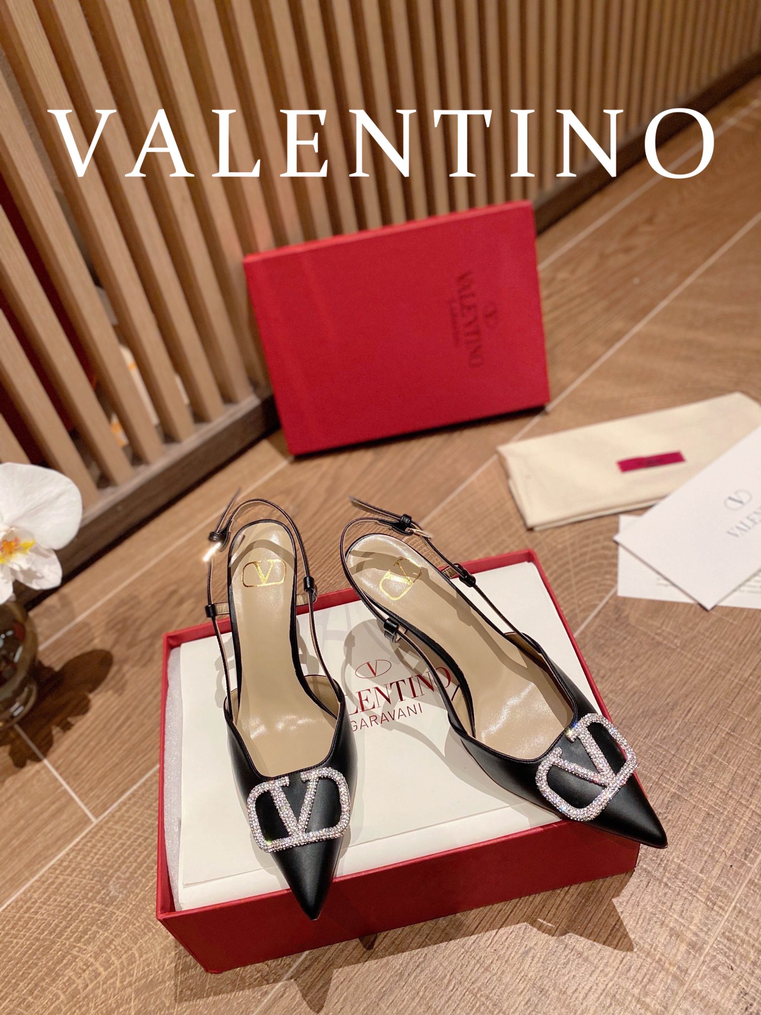 ⬆️23157-Valentino -825 gallery