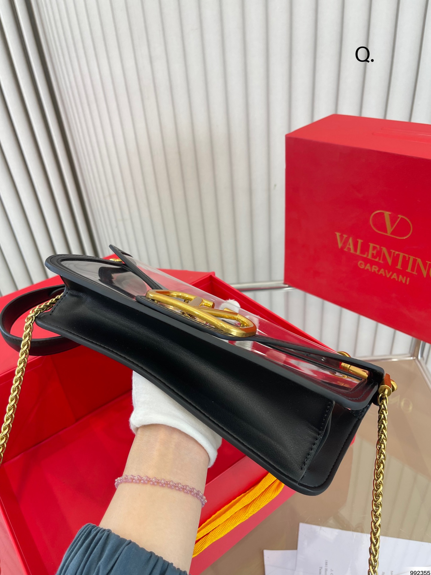 ⬆️23169-Valentino -469 gallery