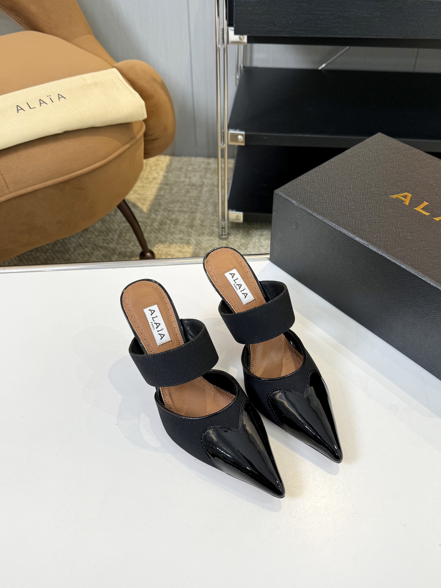 ⬆️23180-Alaia-900 gallery