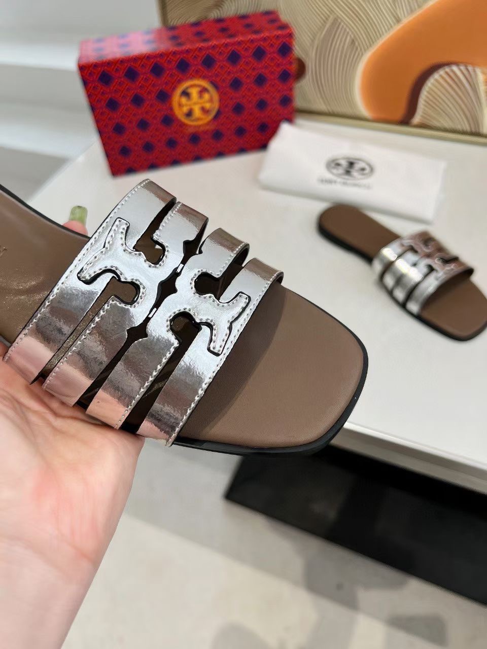 ⬆️23190--TORY BURCH-575 gallery