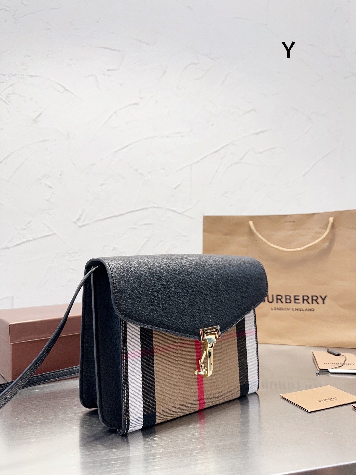 ⬆️23202-Burberry-478 gallery