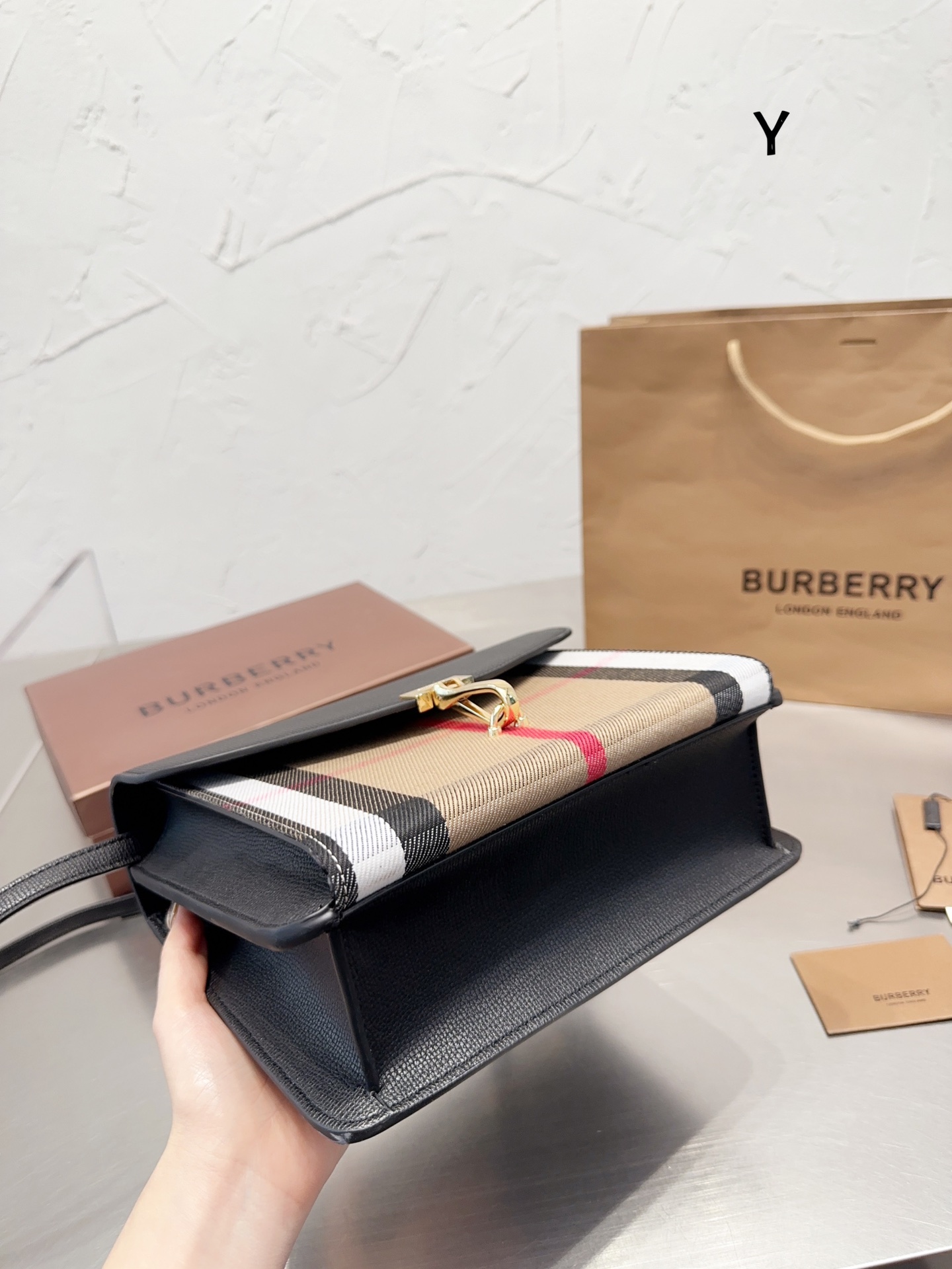 ⬆️23202-Burberry-478 gallery