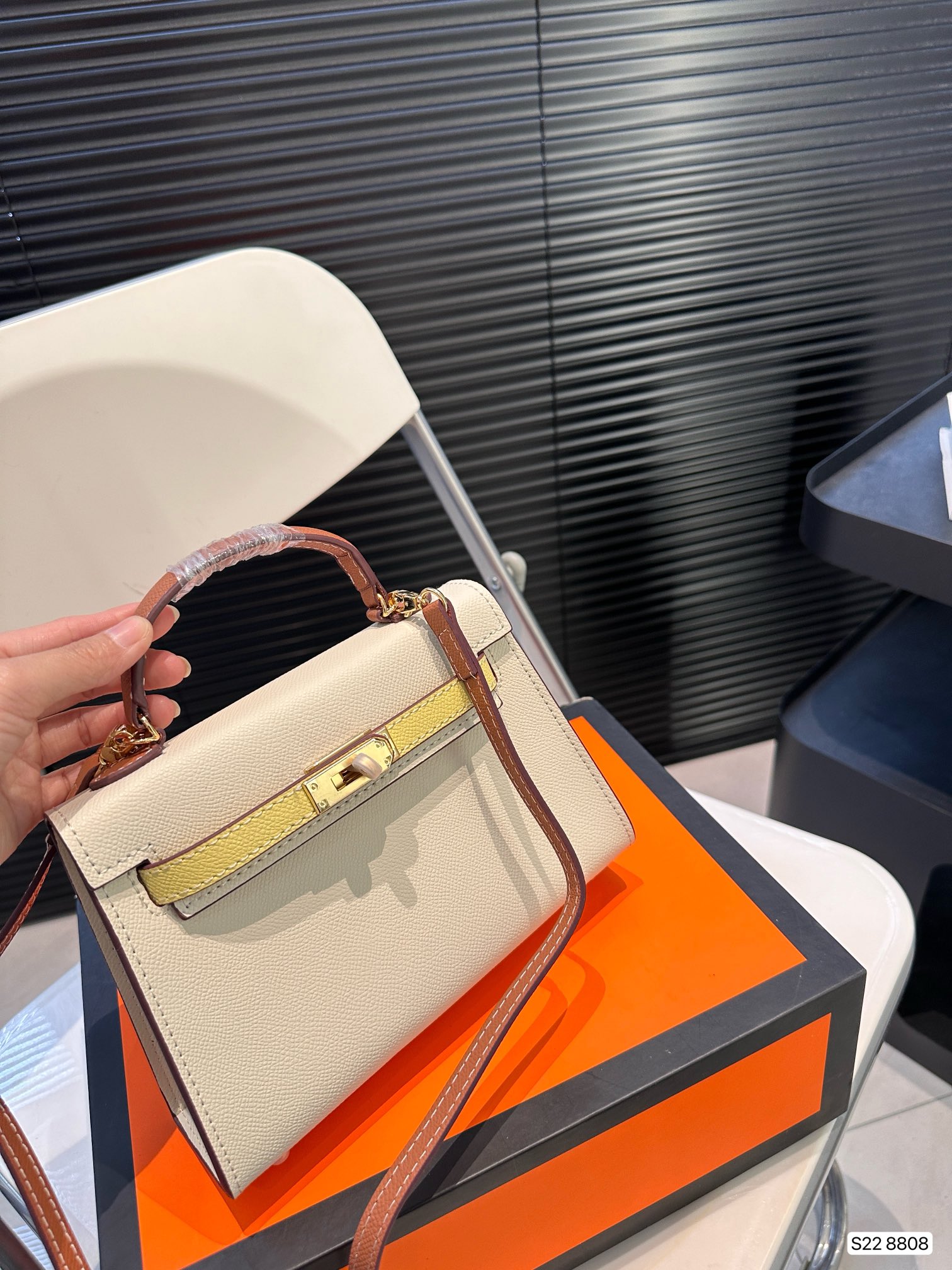 ⬆️23469-Hermès-489 gallery