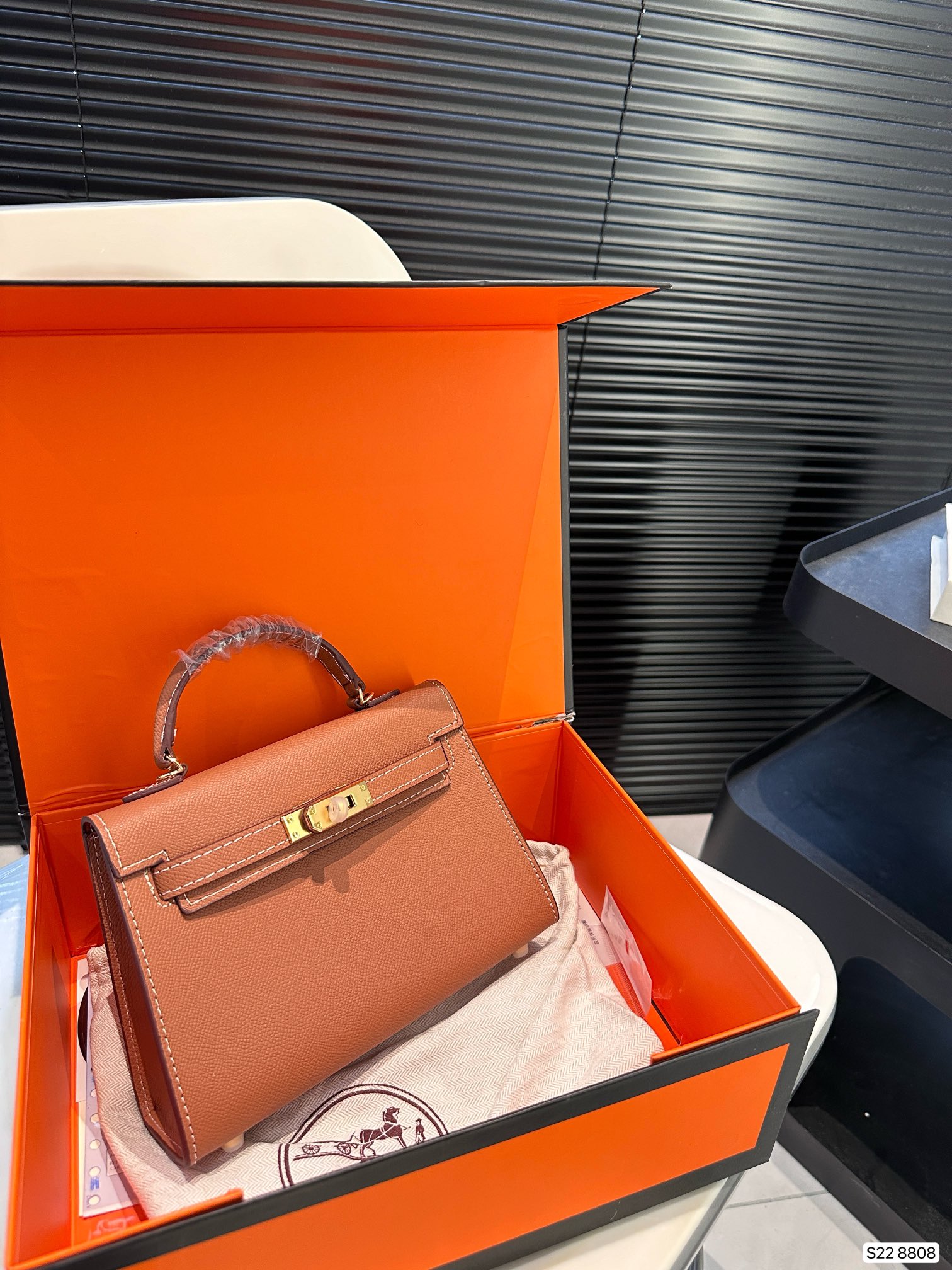 ⬆️23469-Hermès-489 gallery