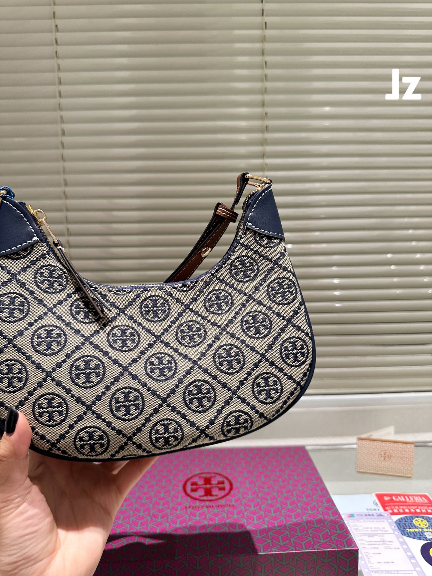 ⬆️23500-Tory Burch-448 gallery