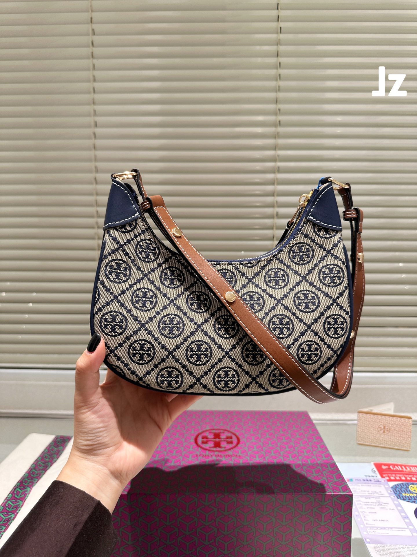 ⬆️23500-Tory Burch-448 gallery