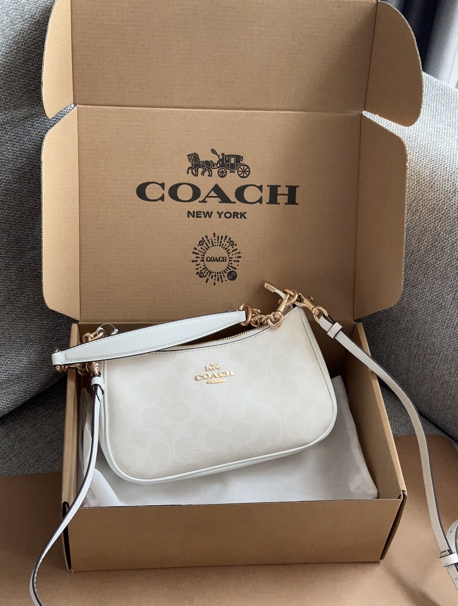 ⬆️23510-COACH--499 gallery