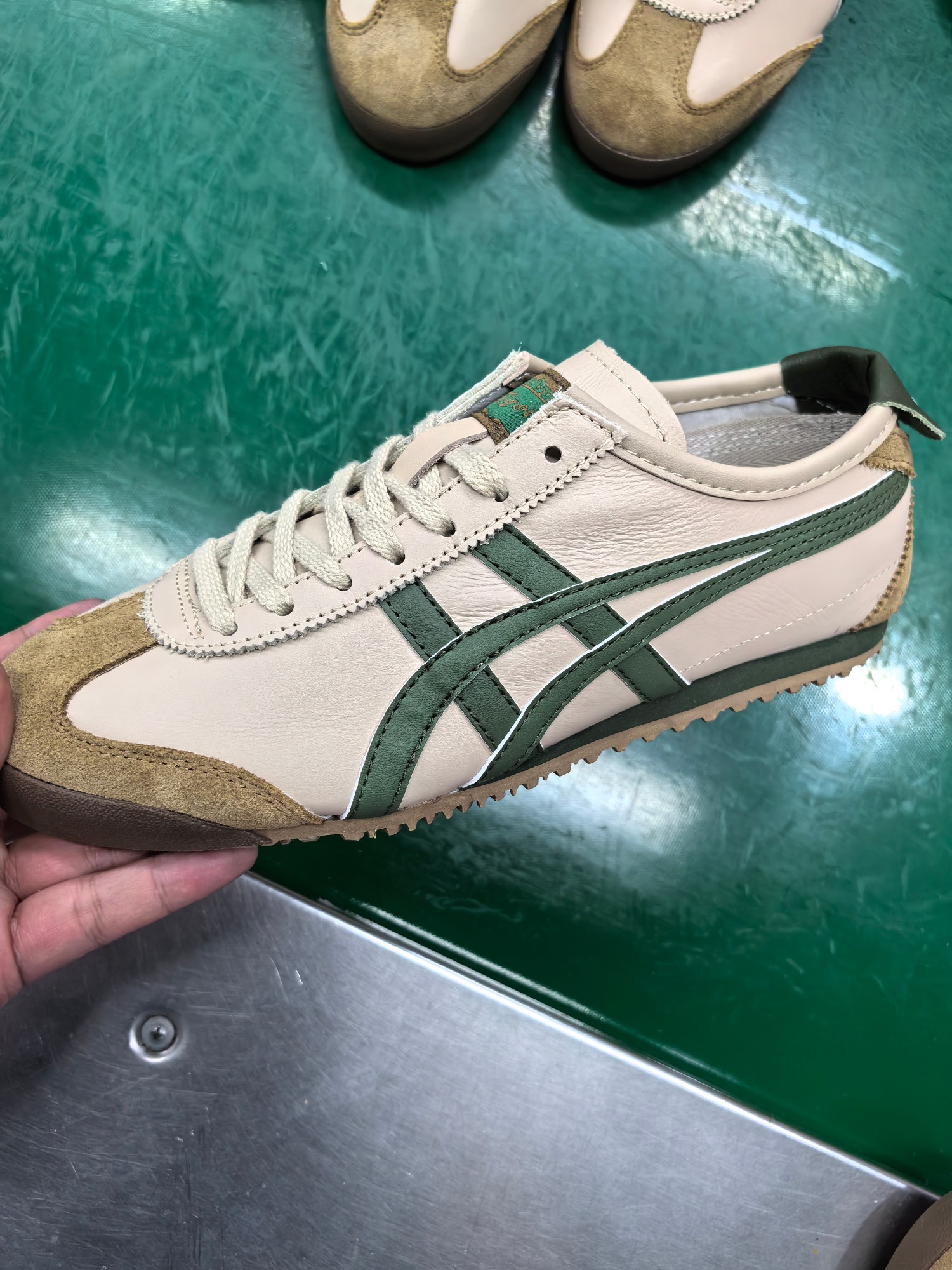 ⬆️23640-Asics-489 gallery