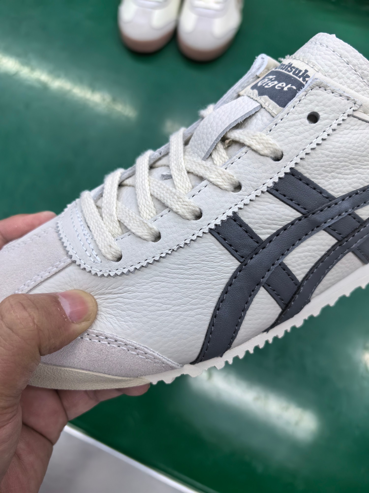 ⬆️23640-Asics-489 gallery