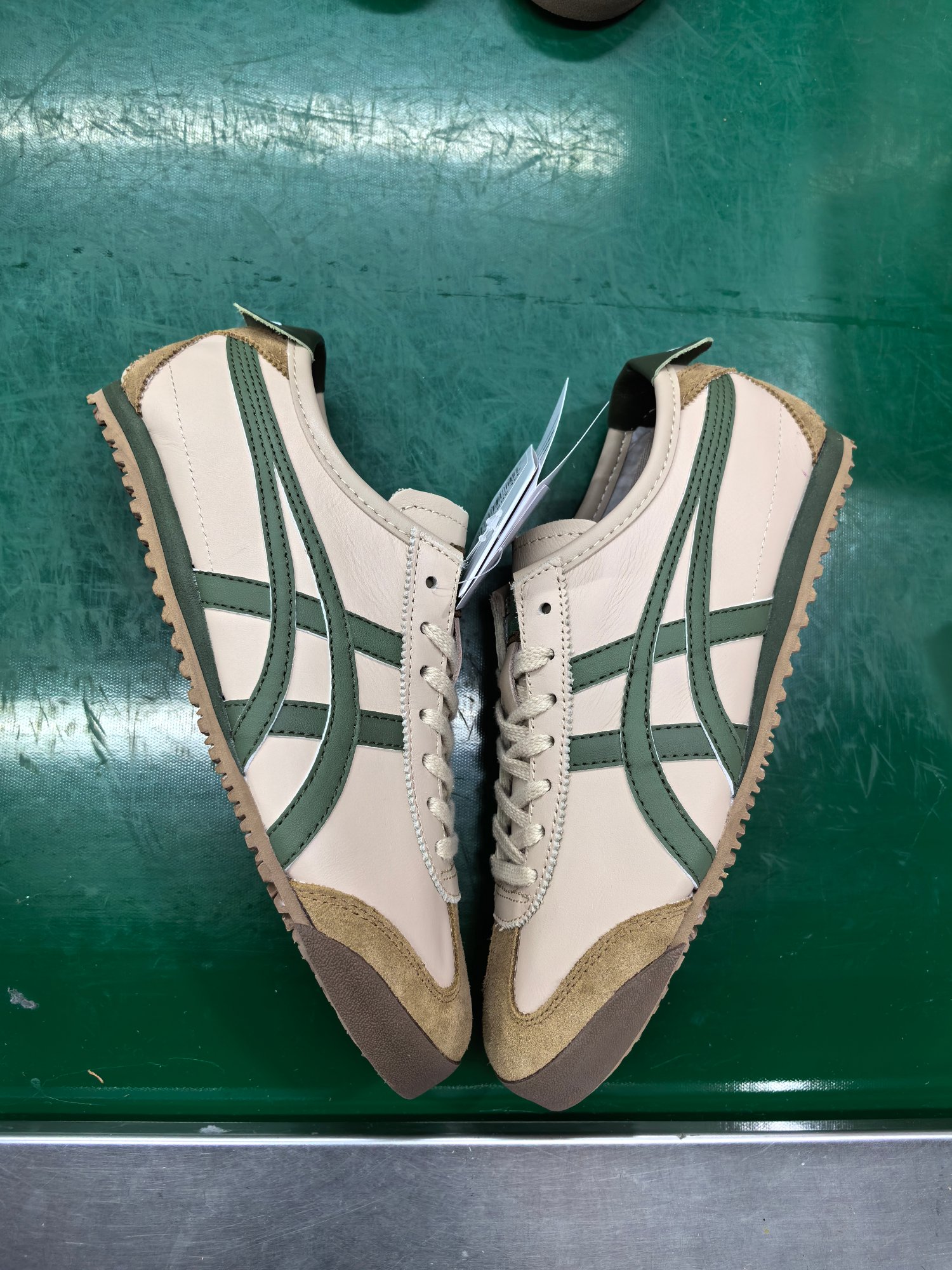 ⬆️23640-Asics-489 gallery