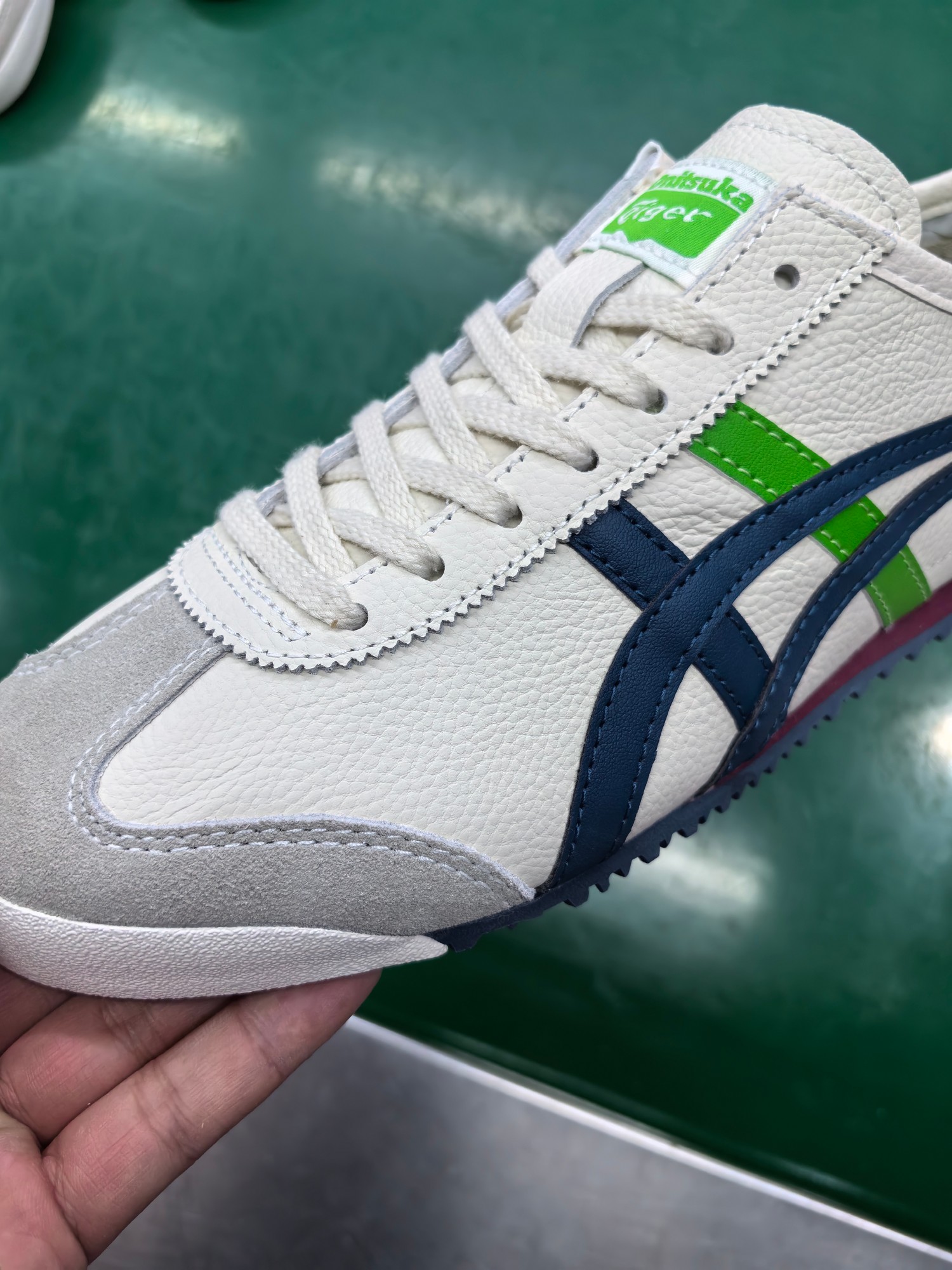 ⬆️23640-Asics-489 gallery