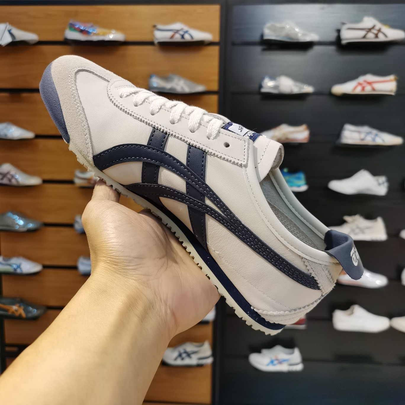 ⬆️23640-Asics-489 gallery