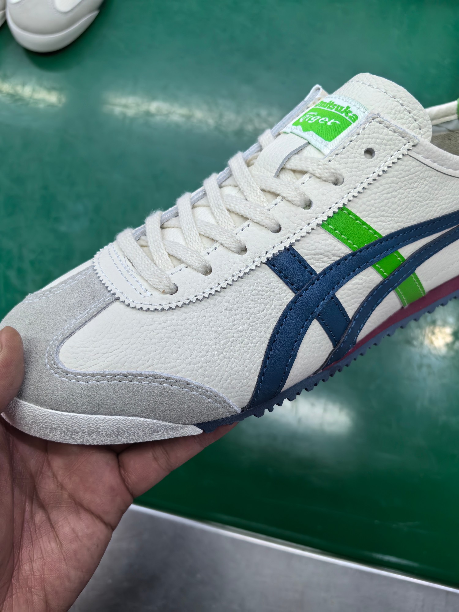 ⬆️23640-Asics-489 gallery