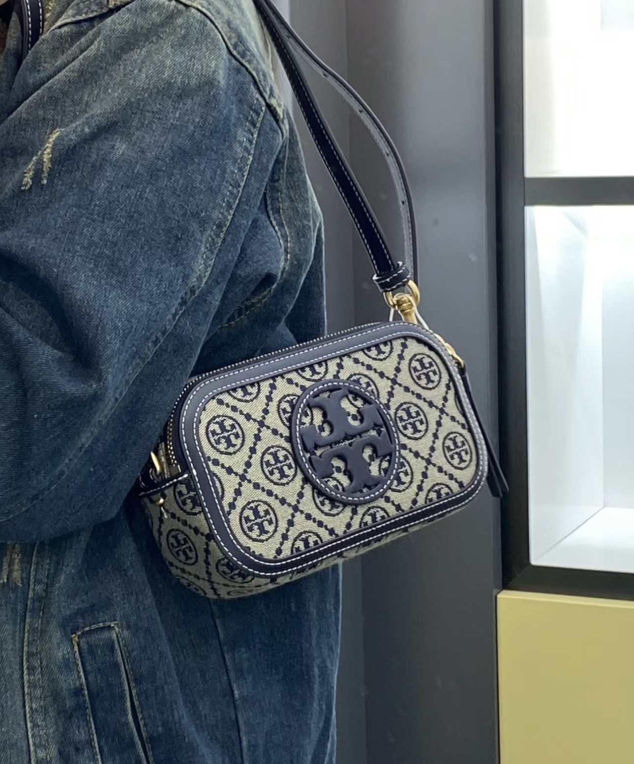 ⬆️23654-Tory Burch-715 gallery