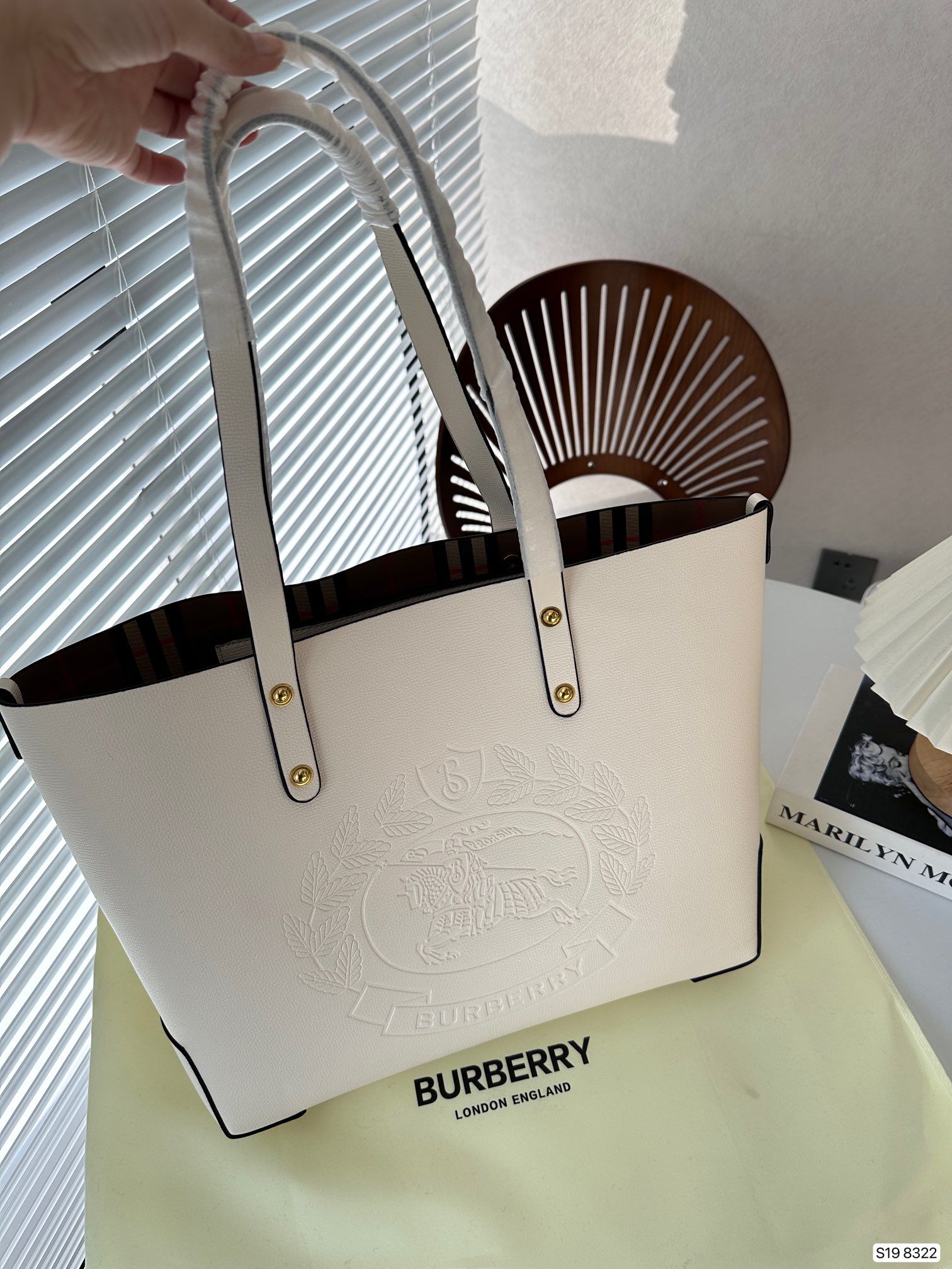 ⬆️23668-Burberry-445 gallery