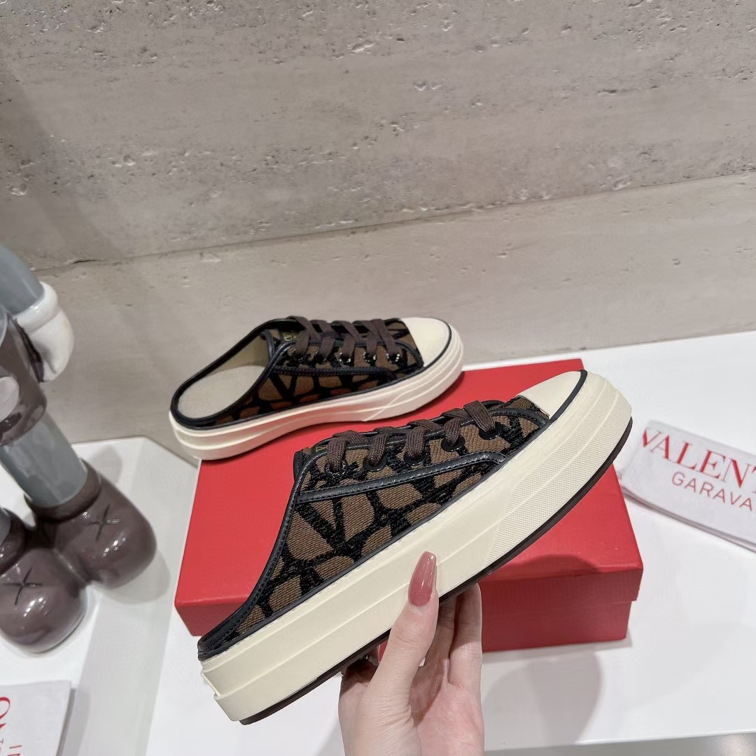 ⬆️23669--Valentino-745 gallery