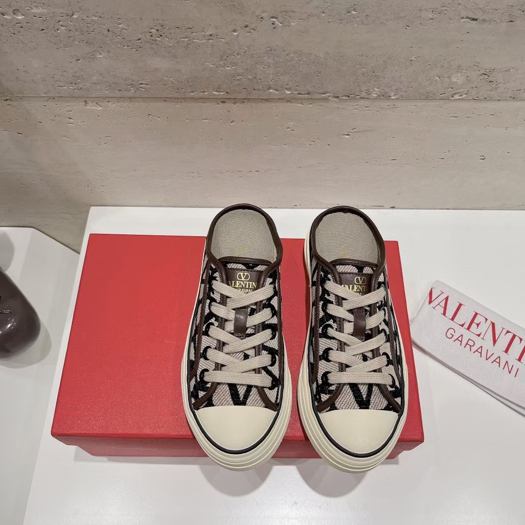 ⬆️23669--Valentino-745 gallery