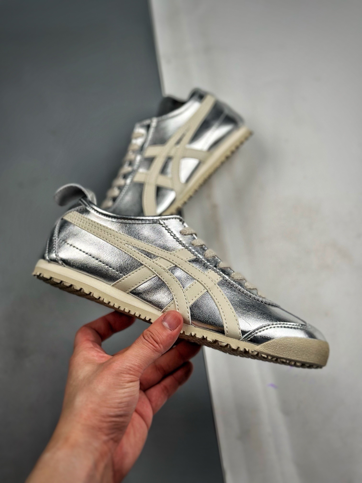 ⬆️23722-Asics-489 gallery