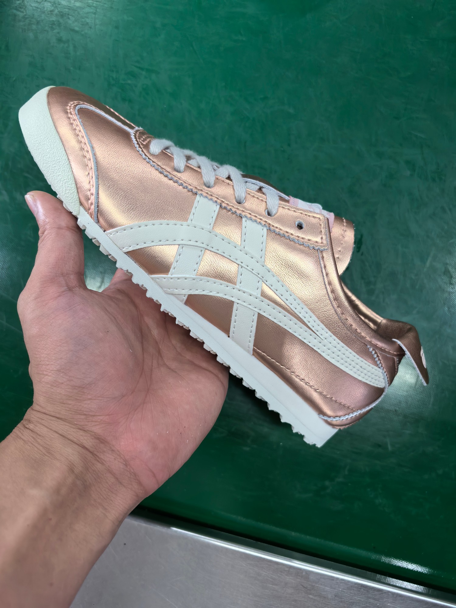 ⬆️23722-Asics-489 gallery