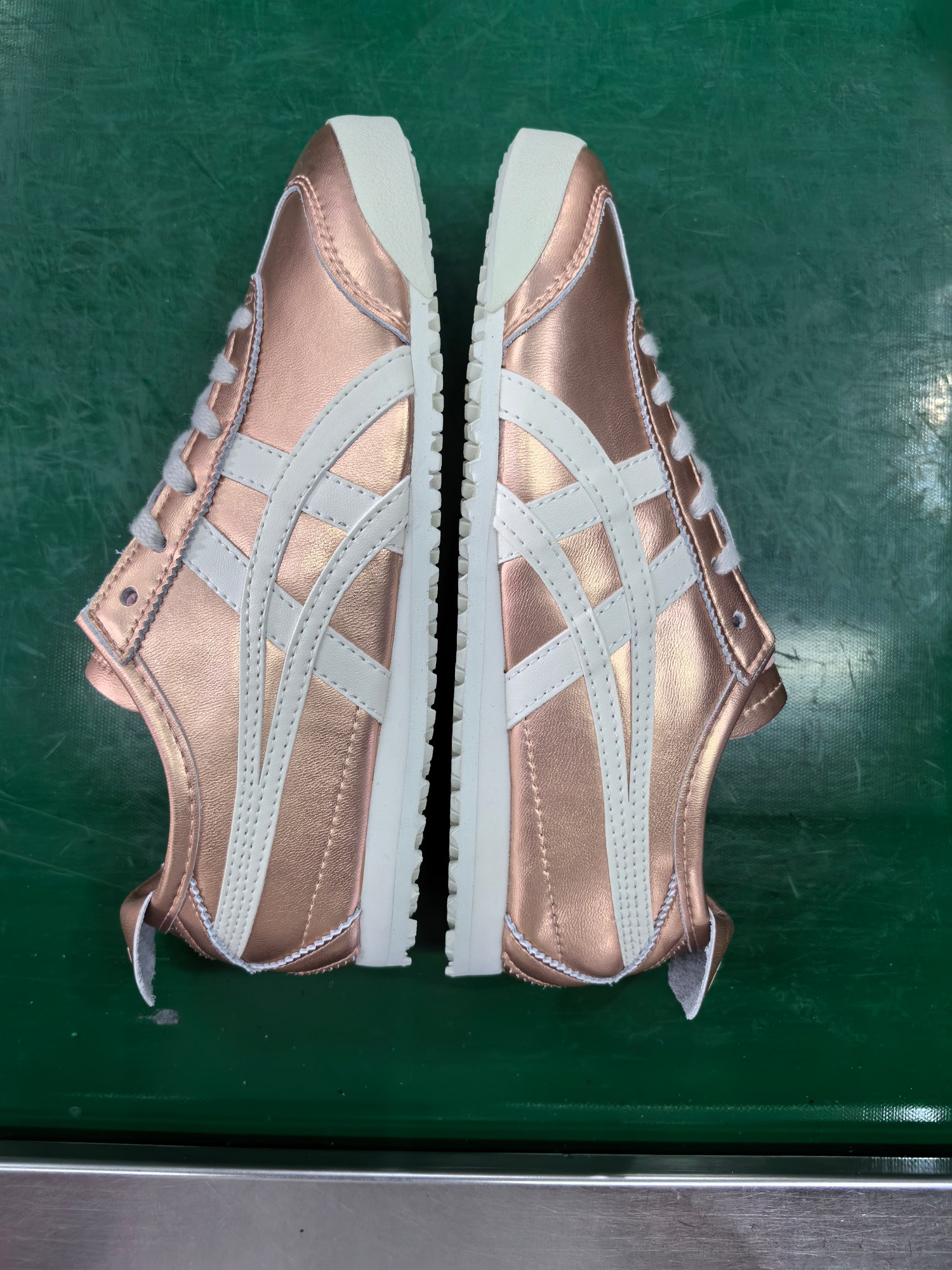 ⬆️23722-Asics-489 gallery