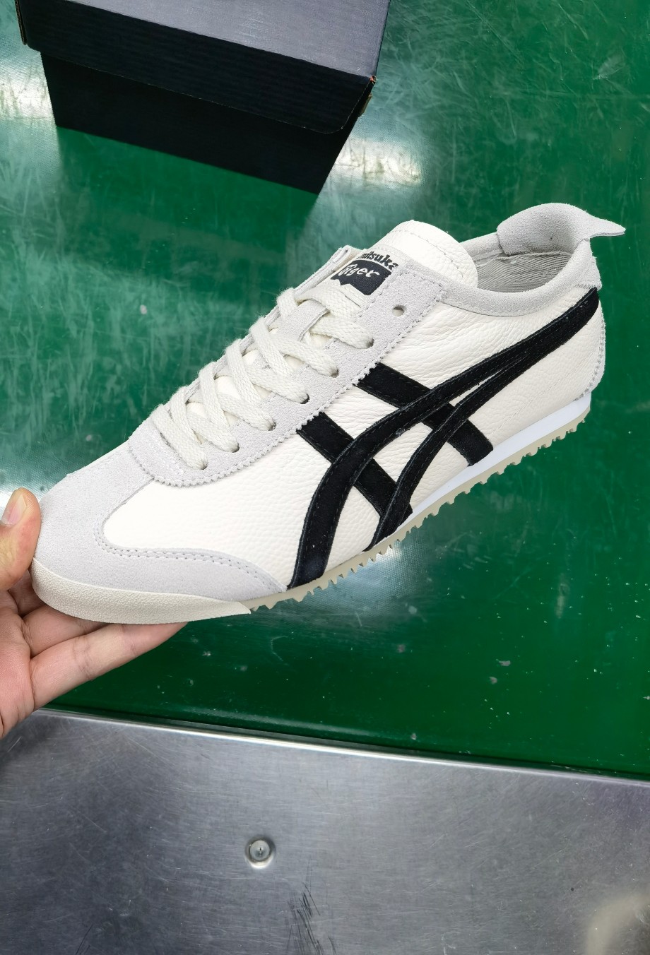 ⬆️23726-Asics-489 gallery