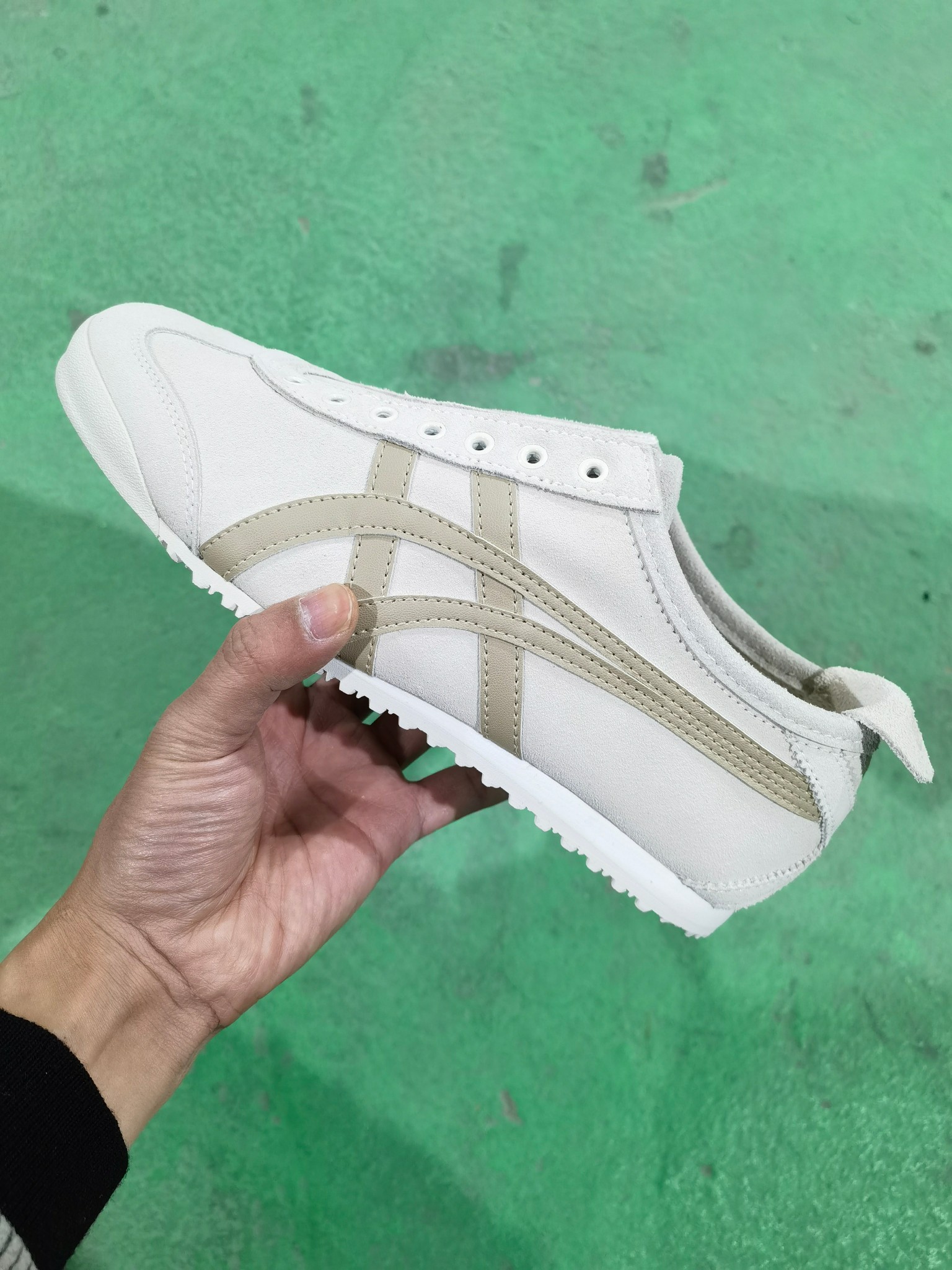 ⬆️23726-Asics-489 gallery