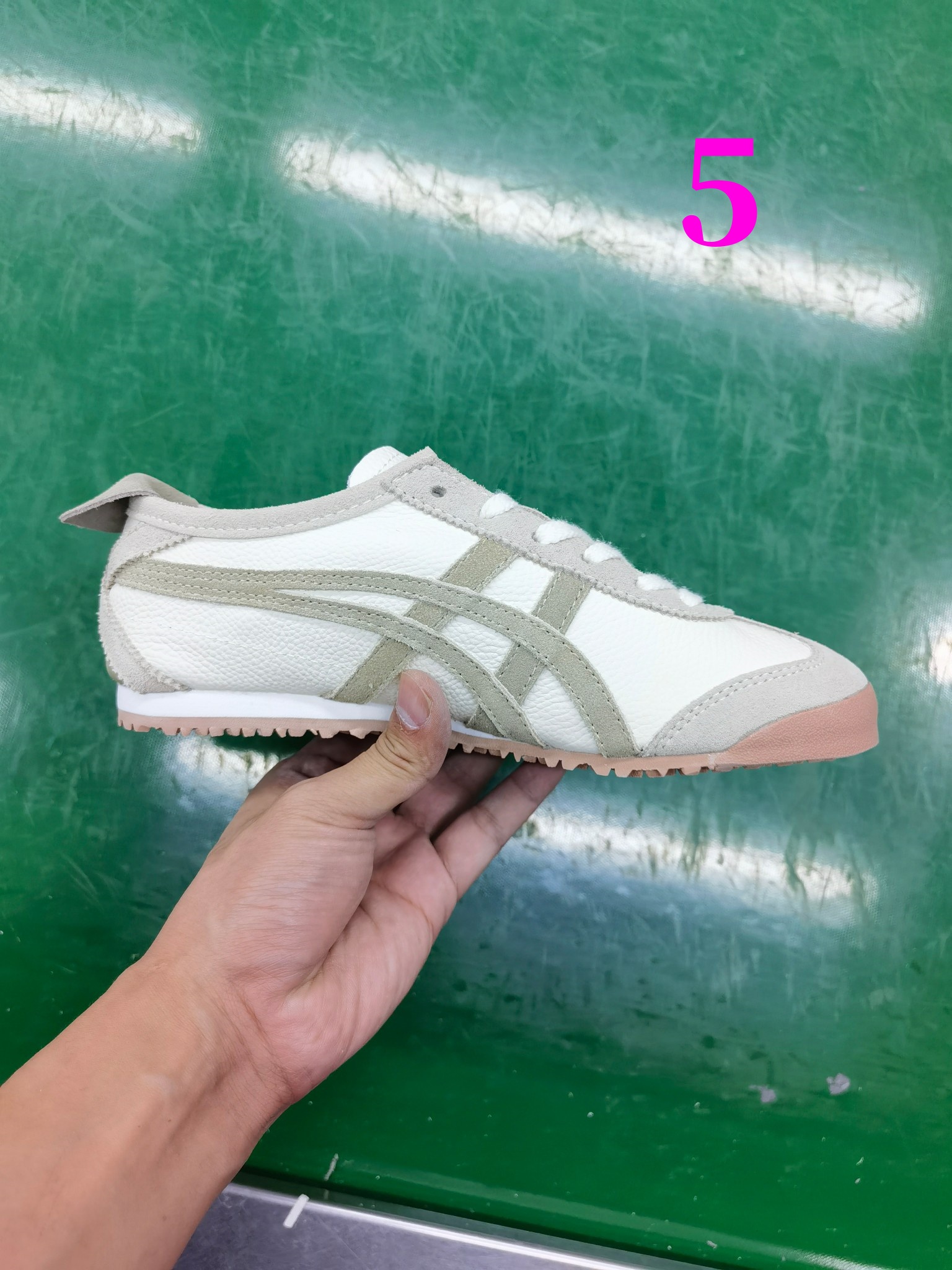 ⬆️23726-Asics-489 gallery