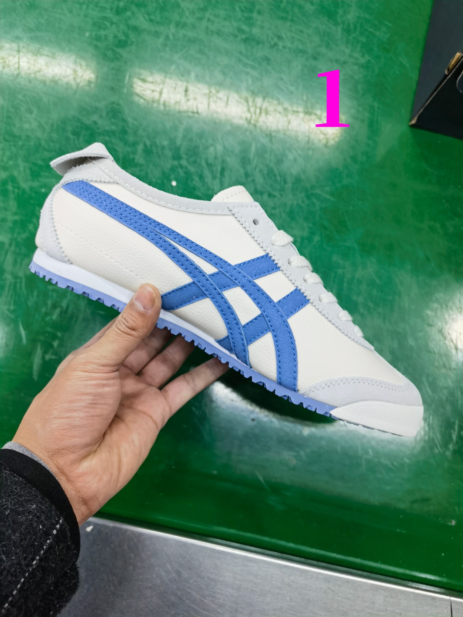 ⬆️23726-Asics-489 gallery