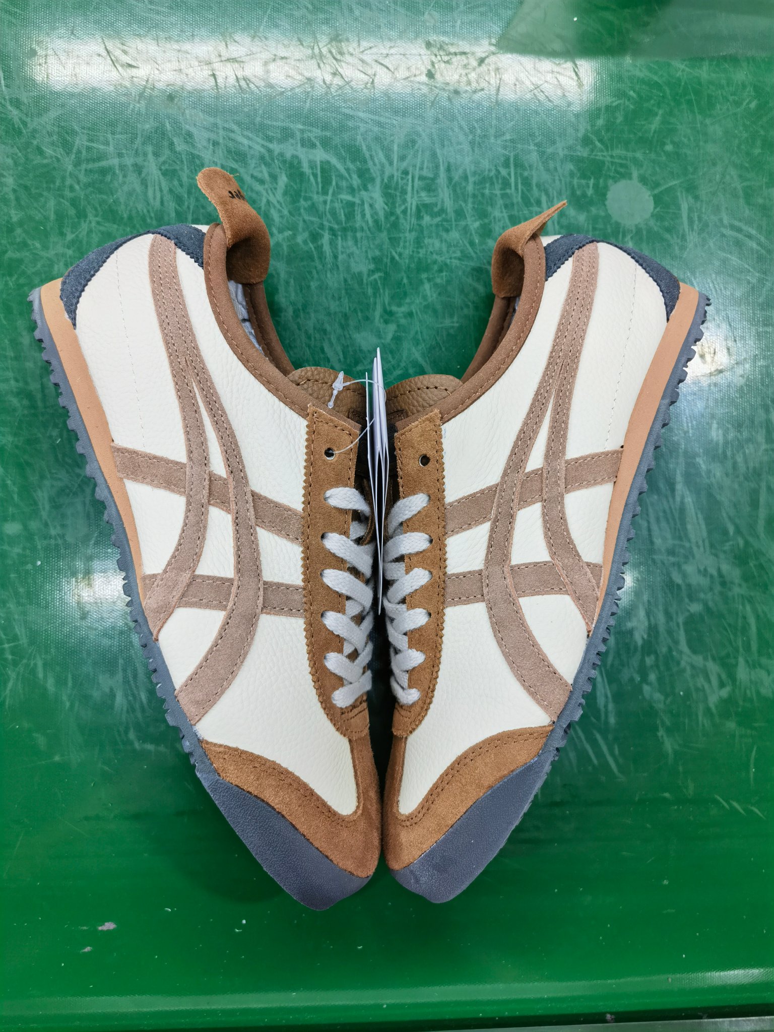 ⬆️23726-Asics-489 gallery