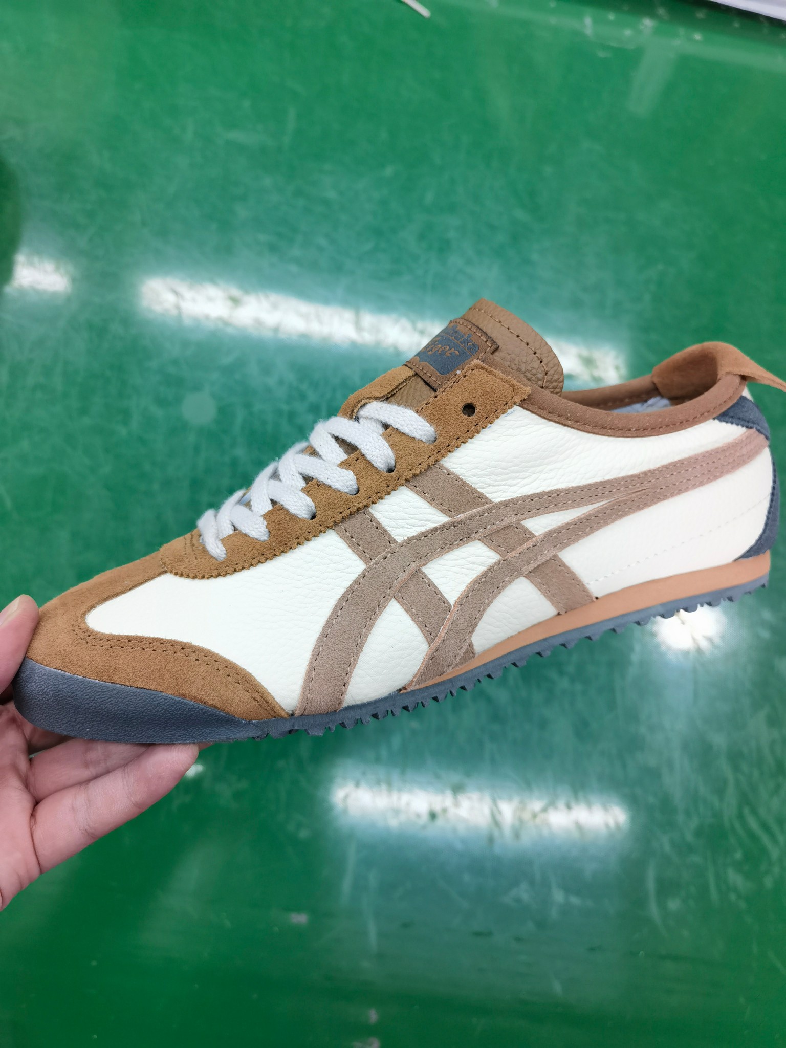 ⬆️23726-Asics-489 gallery