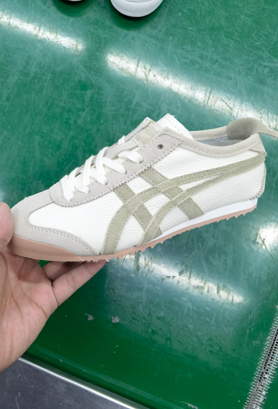 ⬆️23726-Asics-489 gallery