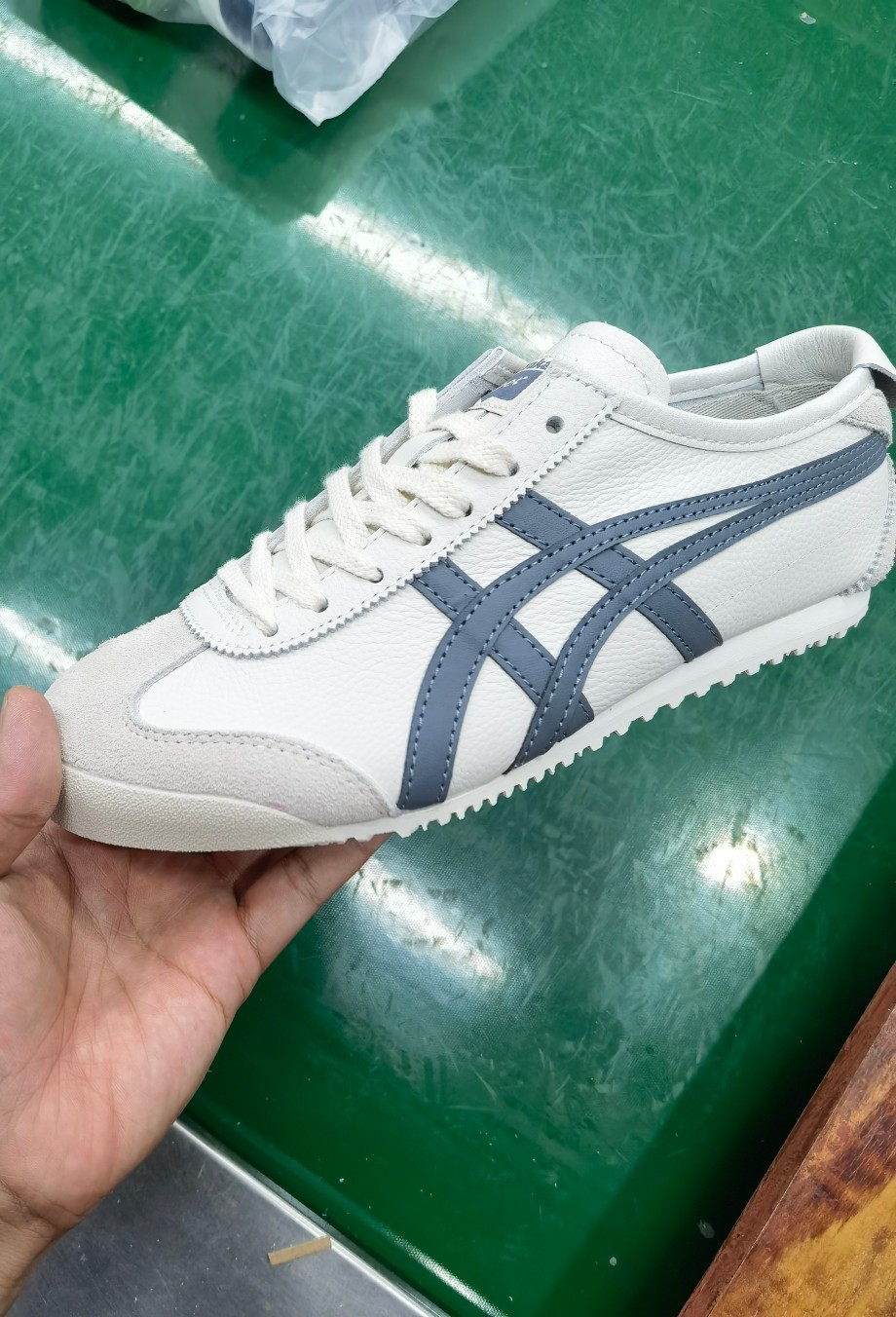 ⬆️23726-Asics-489 gallery