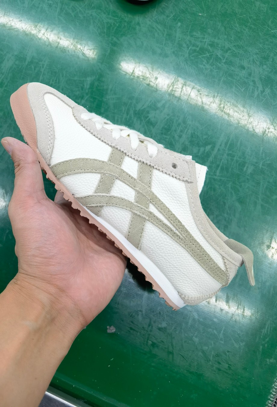 ⬆️23726-Asics-489 gallery