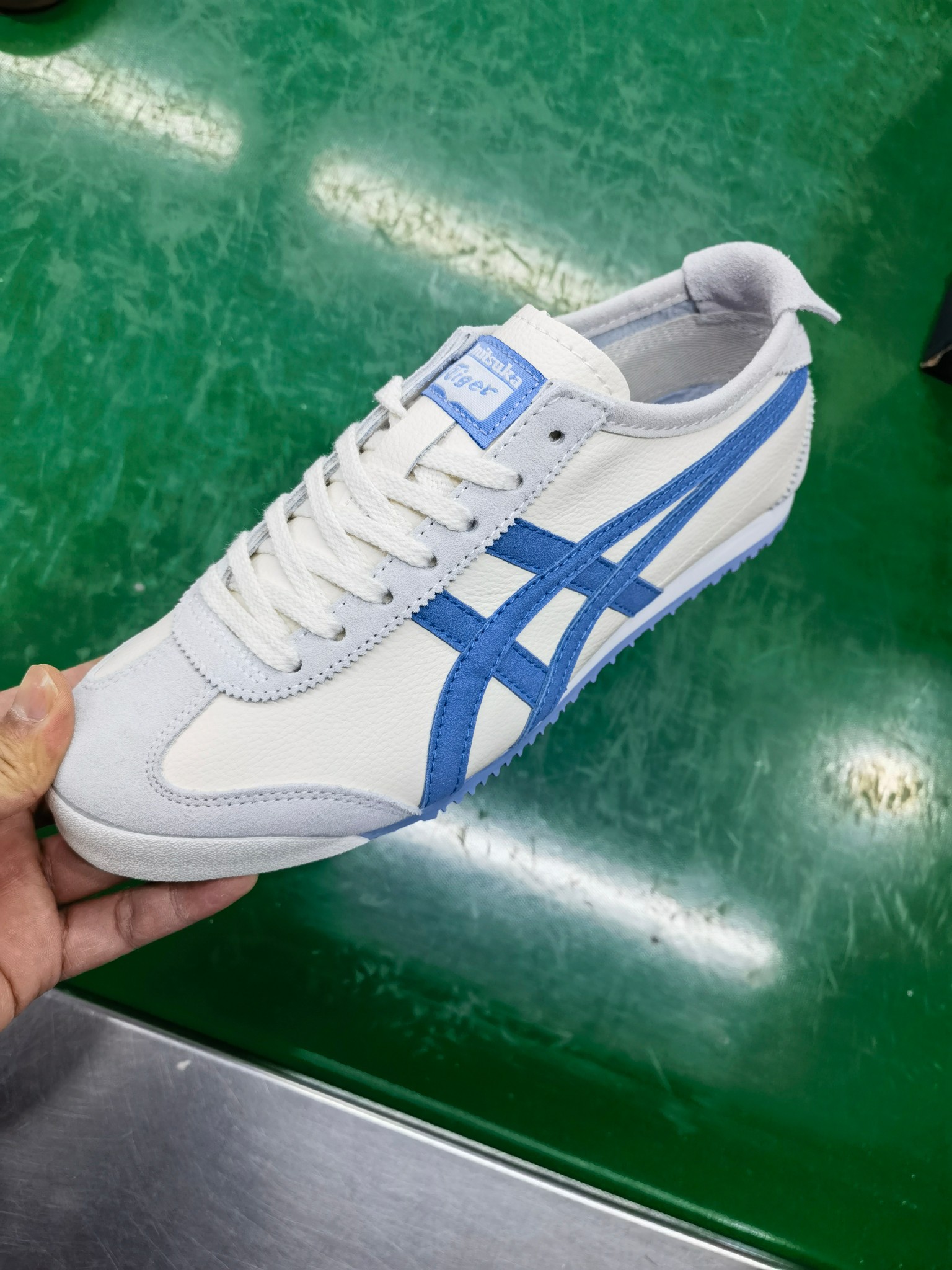 ⬆️23726-Asics-489 gallery