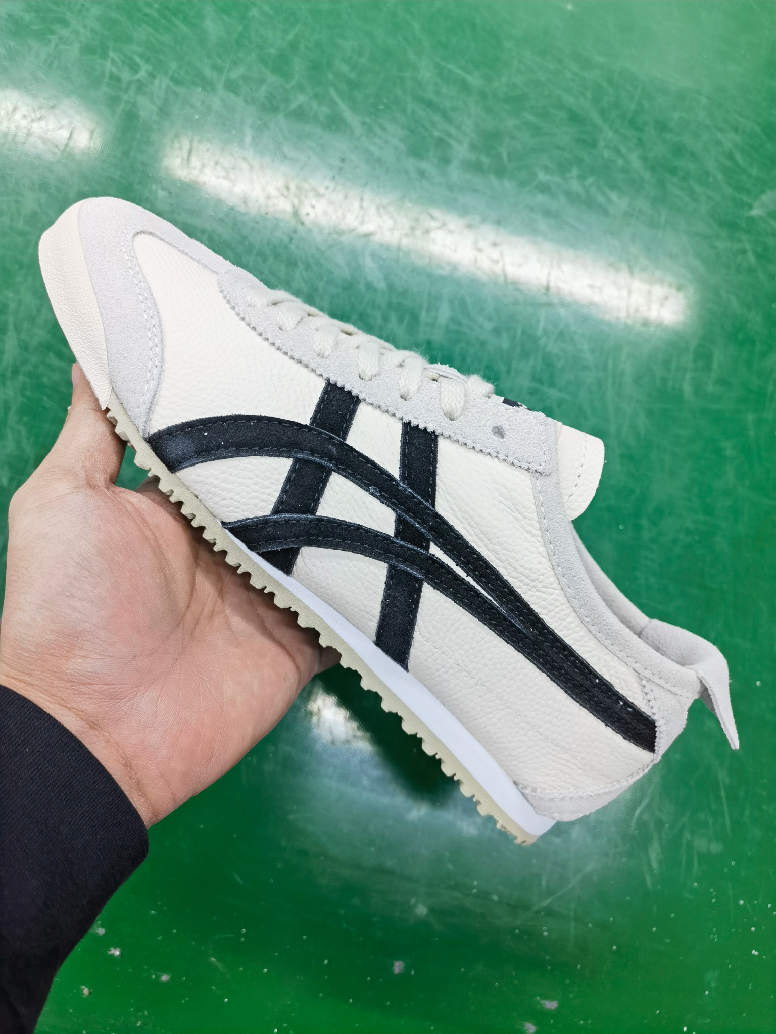 ⬆️23726-Asics-489 gallery