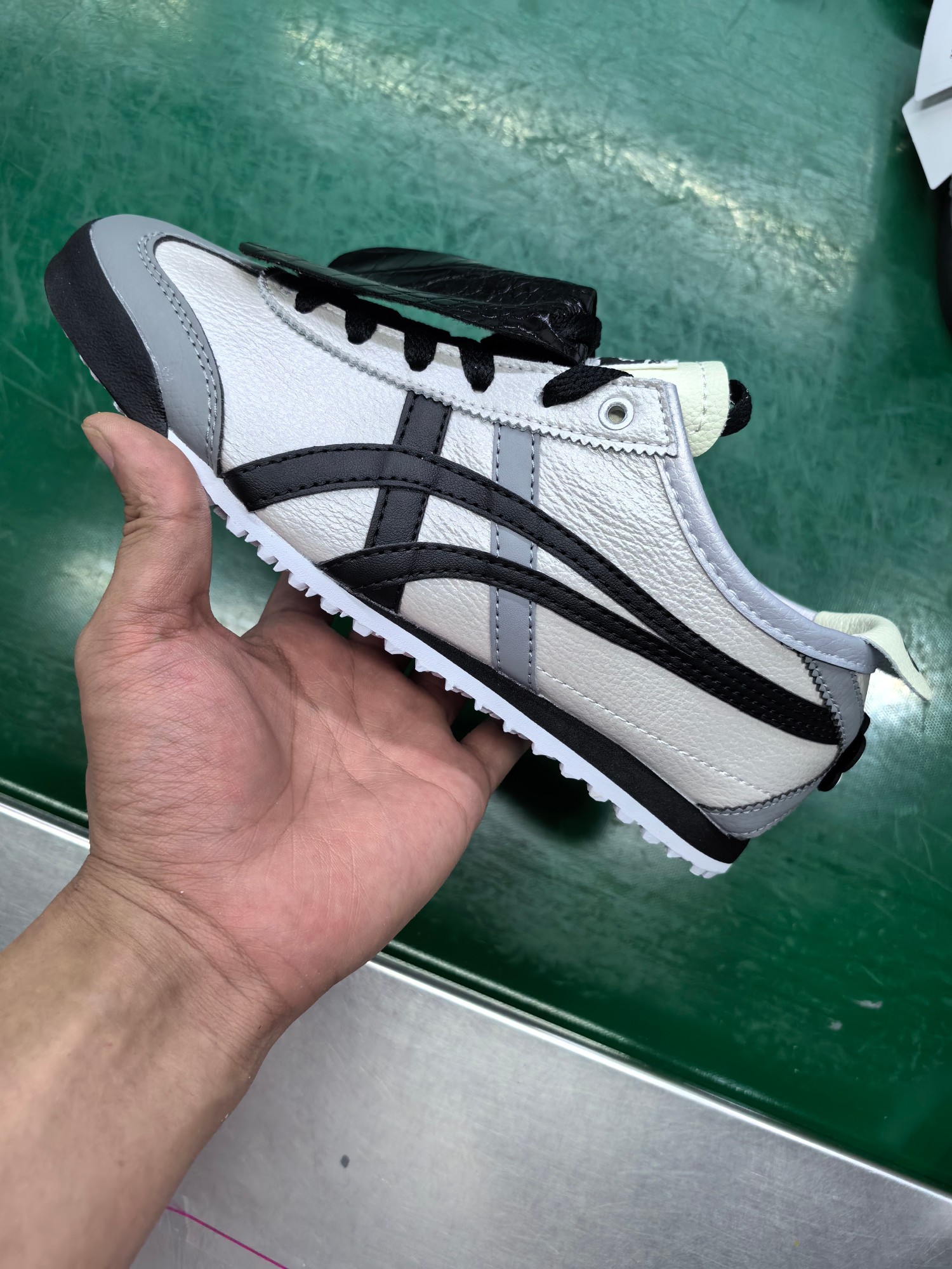 ⬆️23726-Asics-489 gallery