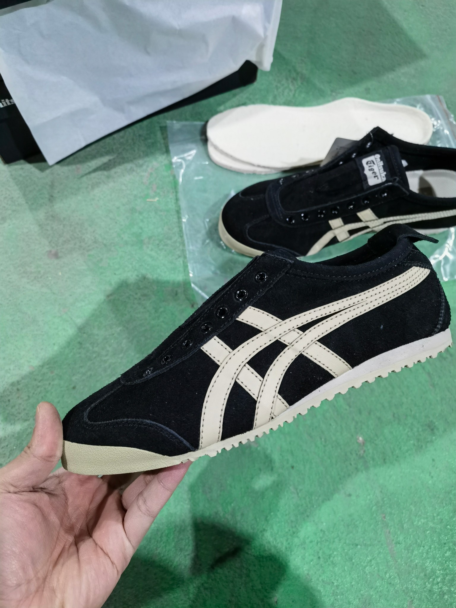 ⬆️23726-Asics-489 gallery