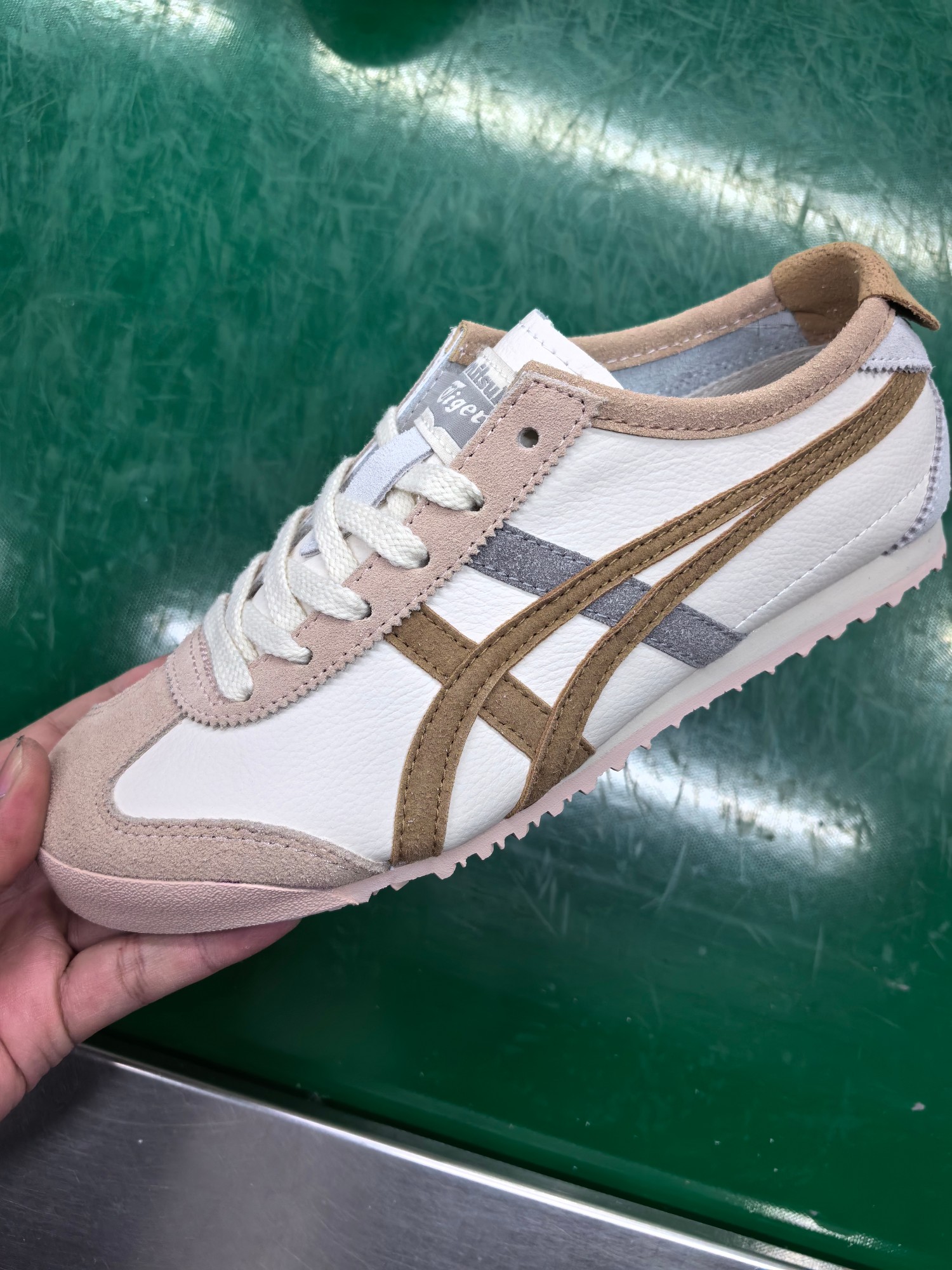 ⬆️23726-Asics-489 gallery